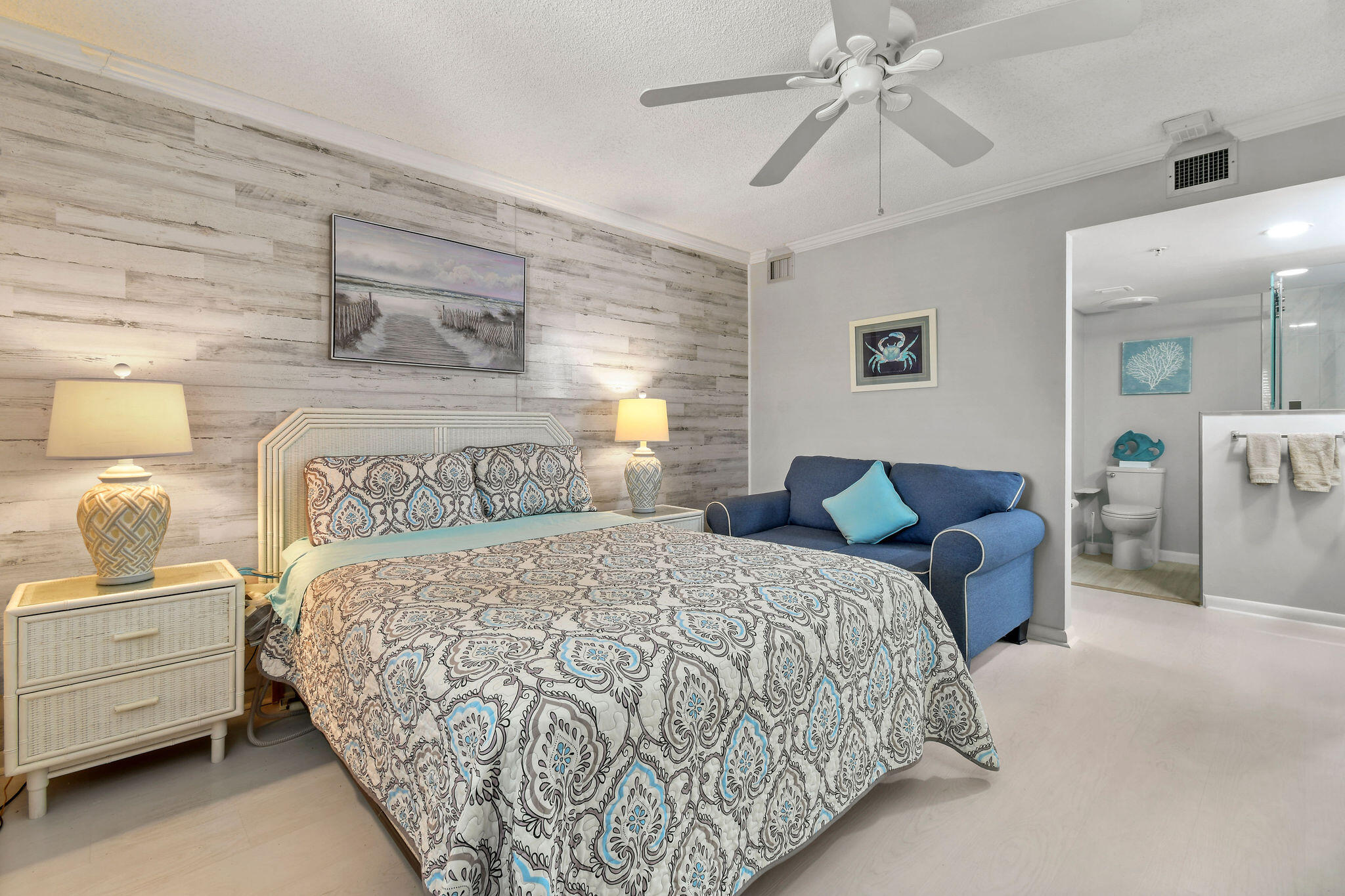 601 Seafarer Circle 304