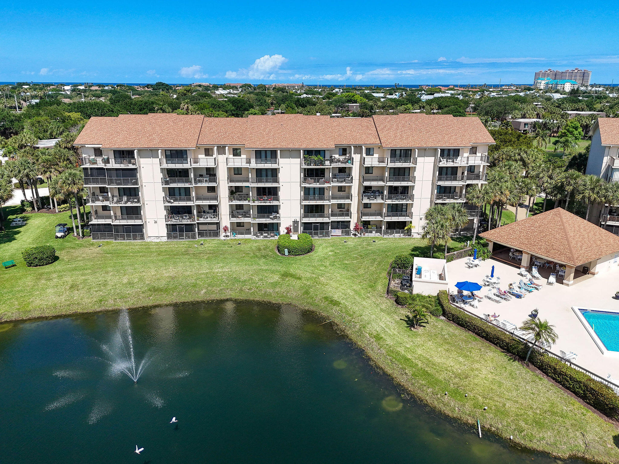 601 Seafarer Circle 304