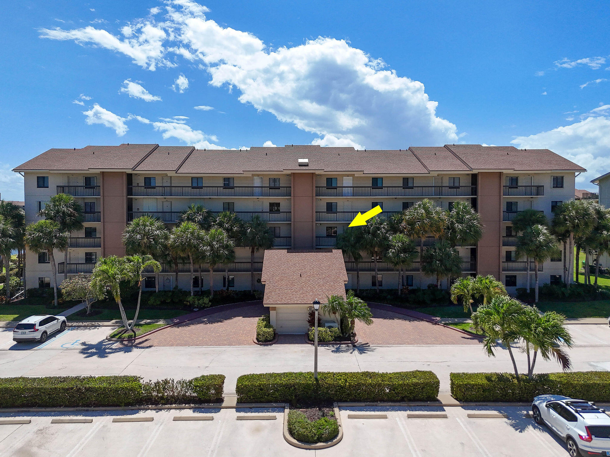 601 Seafarer Circle 304