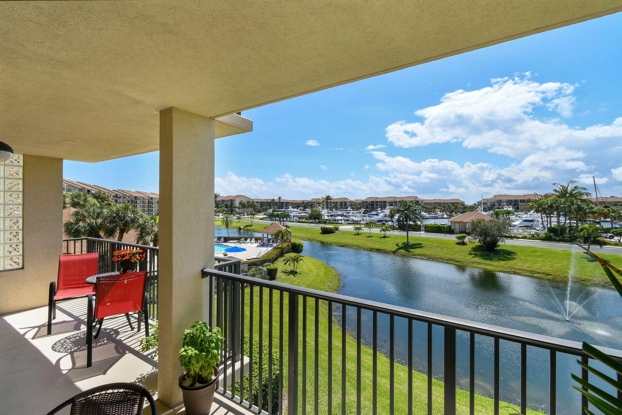 601 Seafarer Circle 304