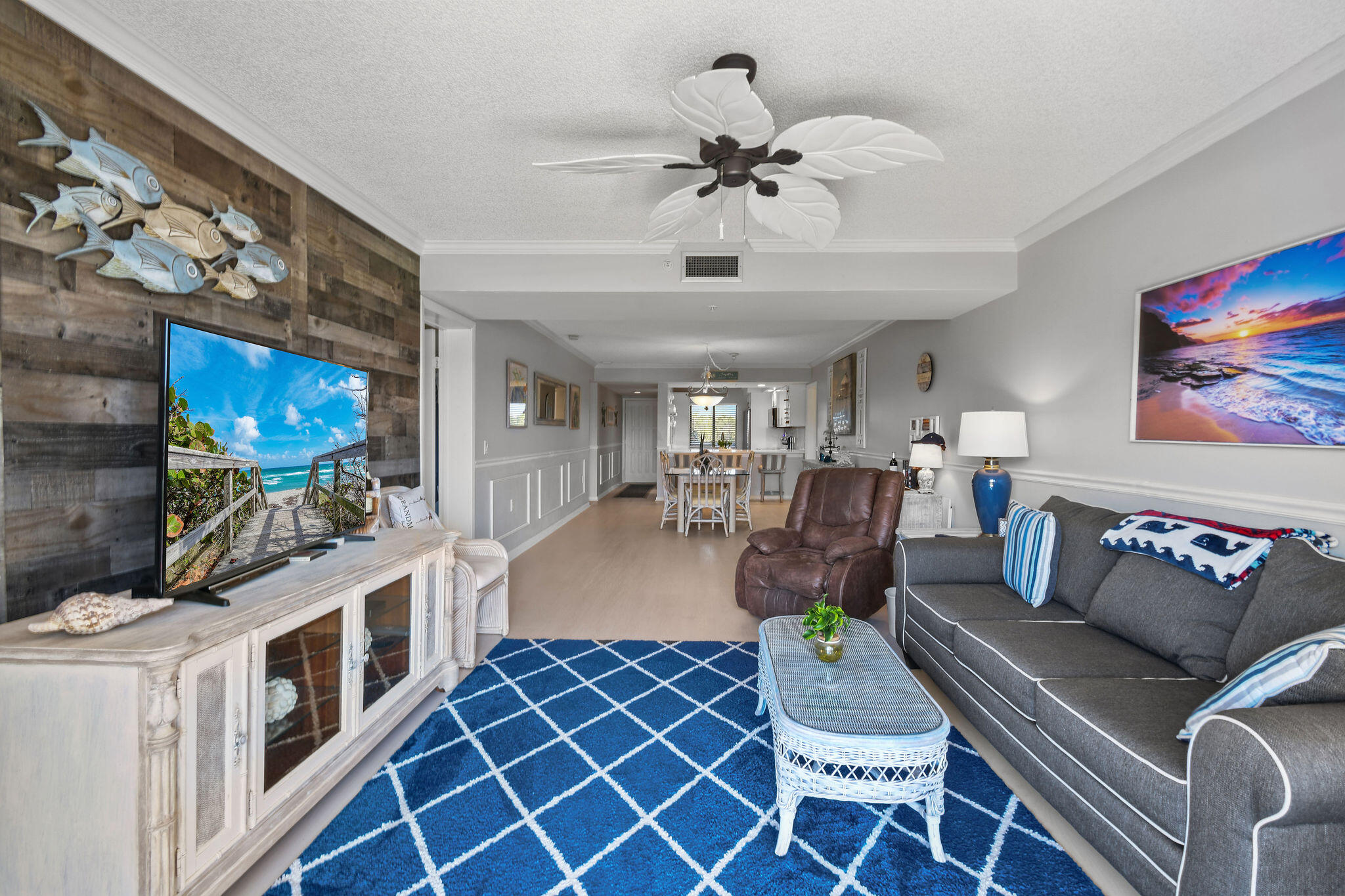 601 Seafarer Circle 304