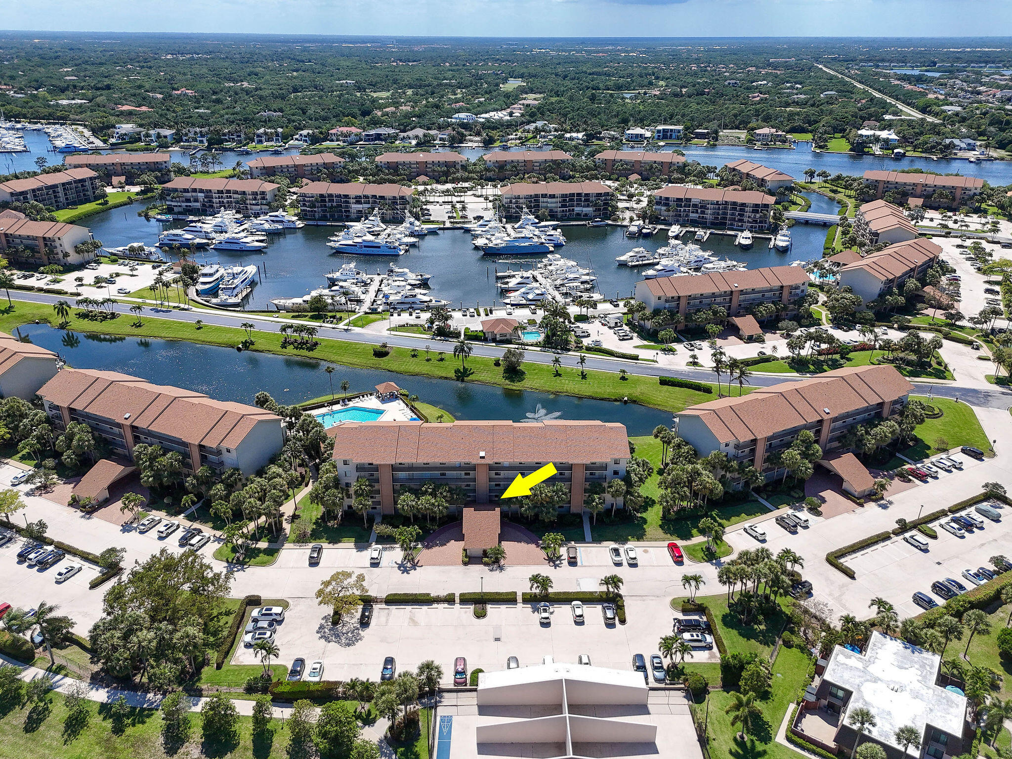 601 Seafarer Circle 304