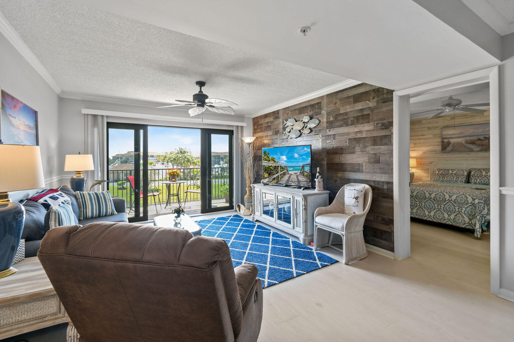 601 Seafarer Circle 304