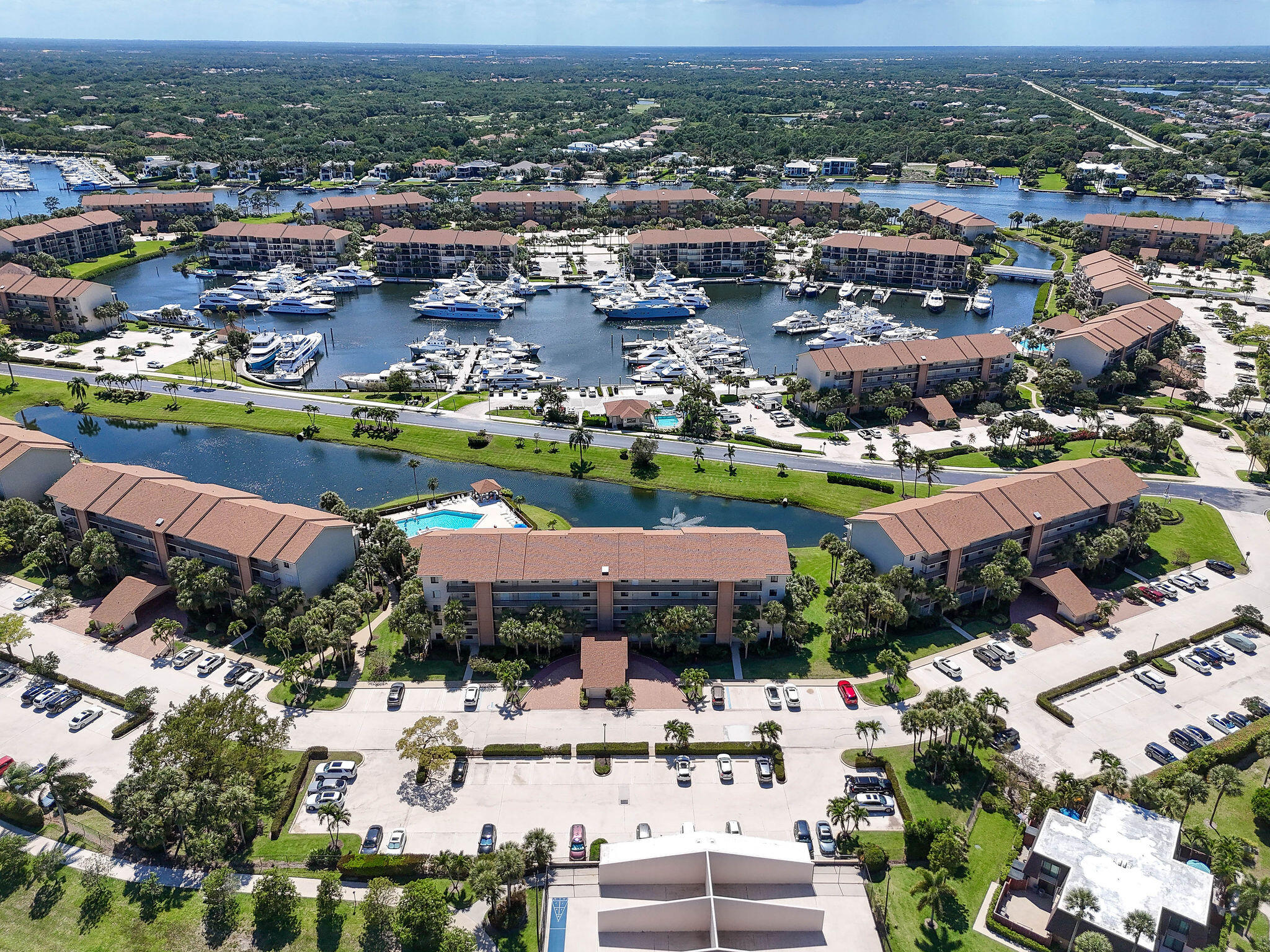 601 Seafarer Circle 304