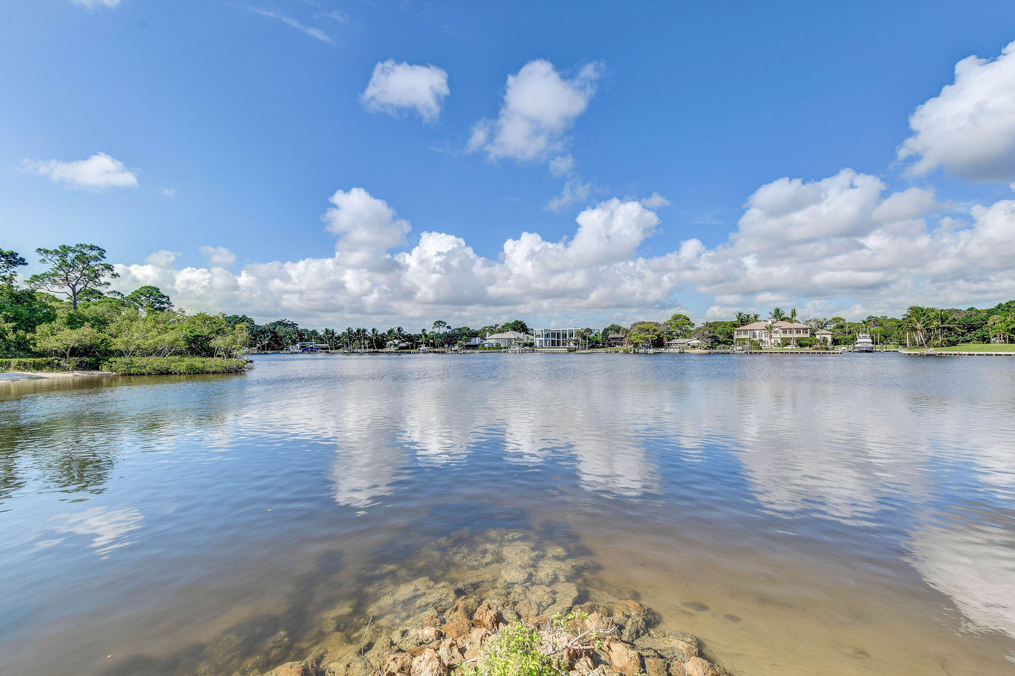 601 Seafarer Circle 304