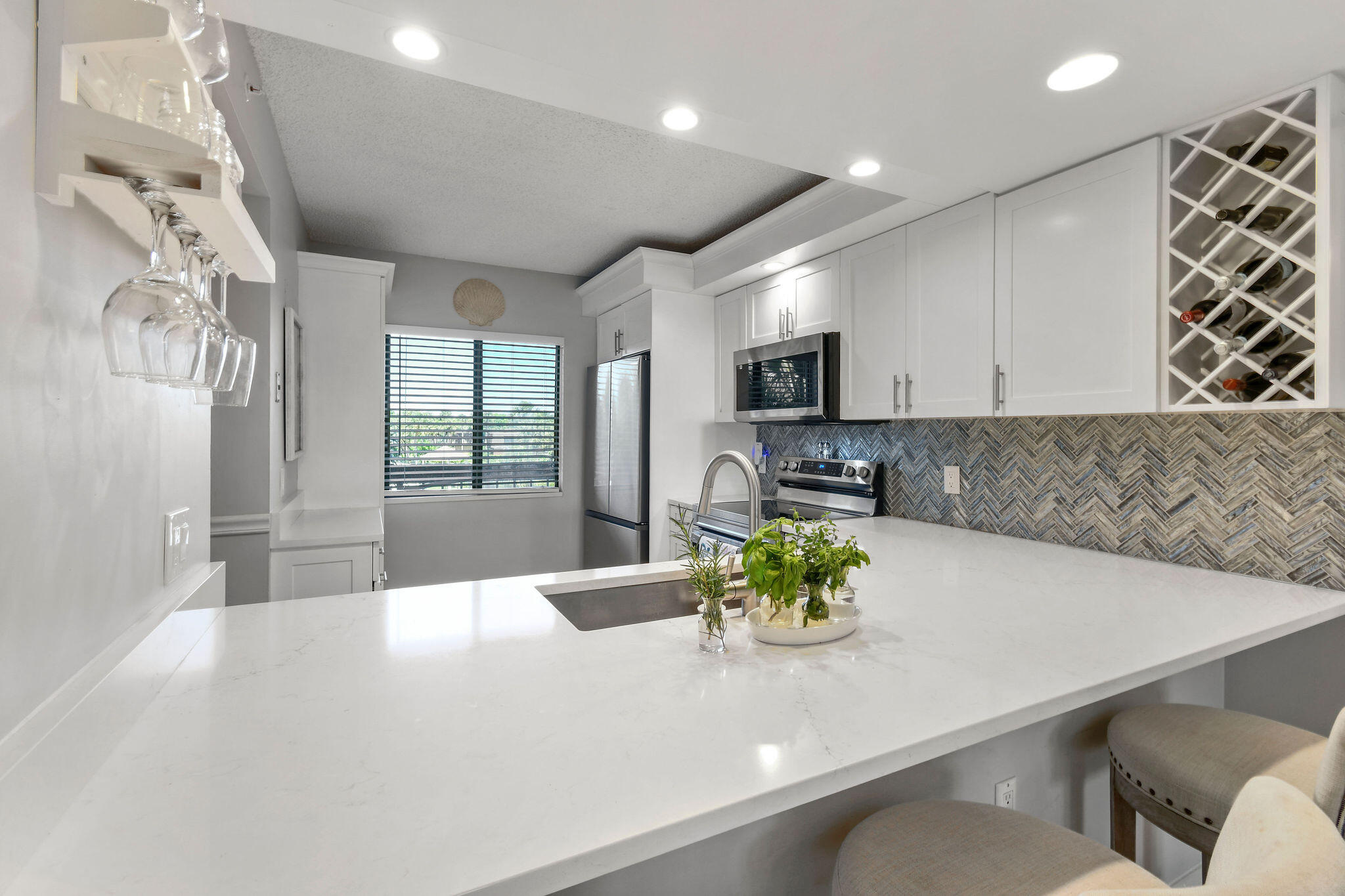 601 Seafarer Circle 304