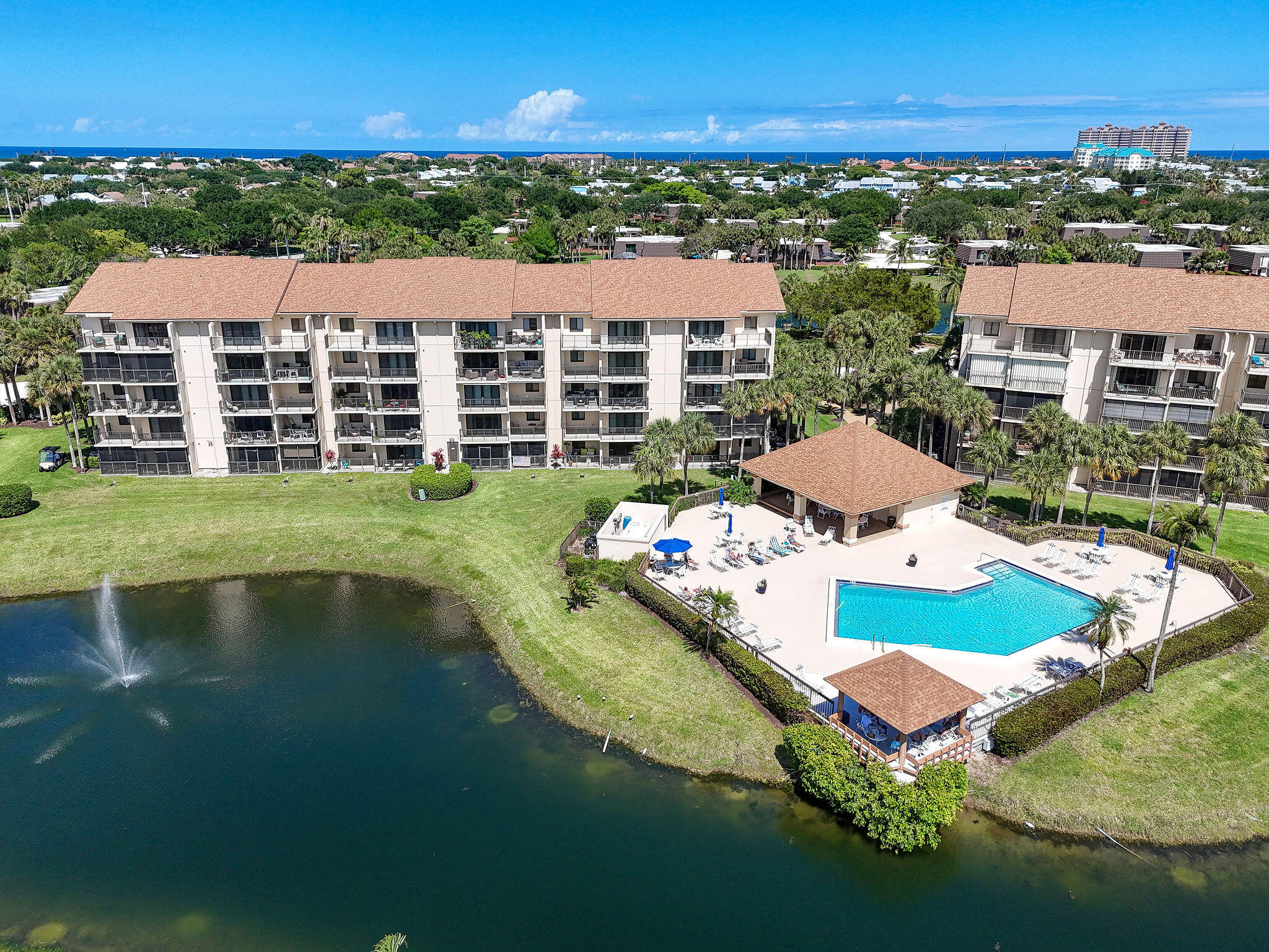 601 Seafarer Circle 304