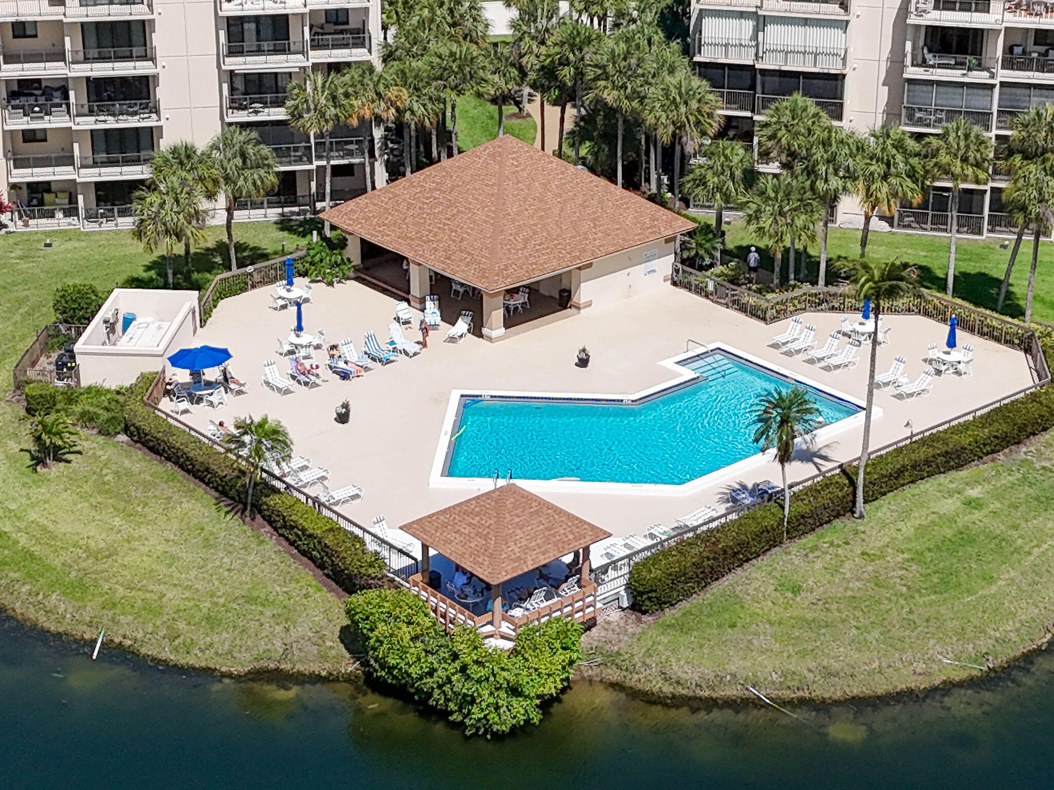 601 Seafarer Circle 304