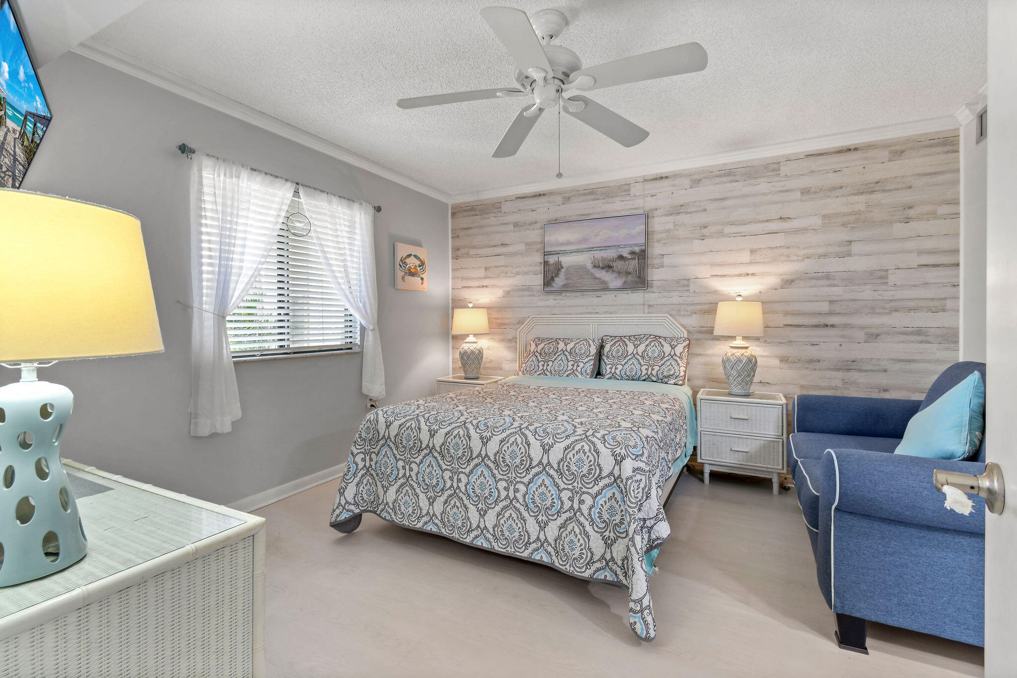 601 Seafarer Circle 304