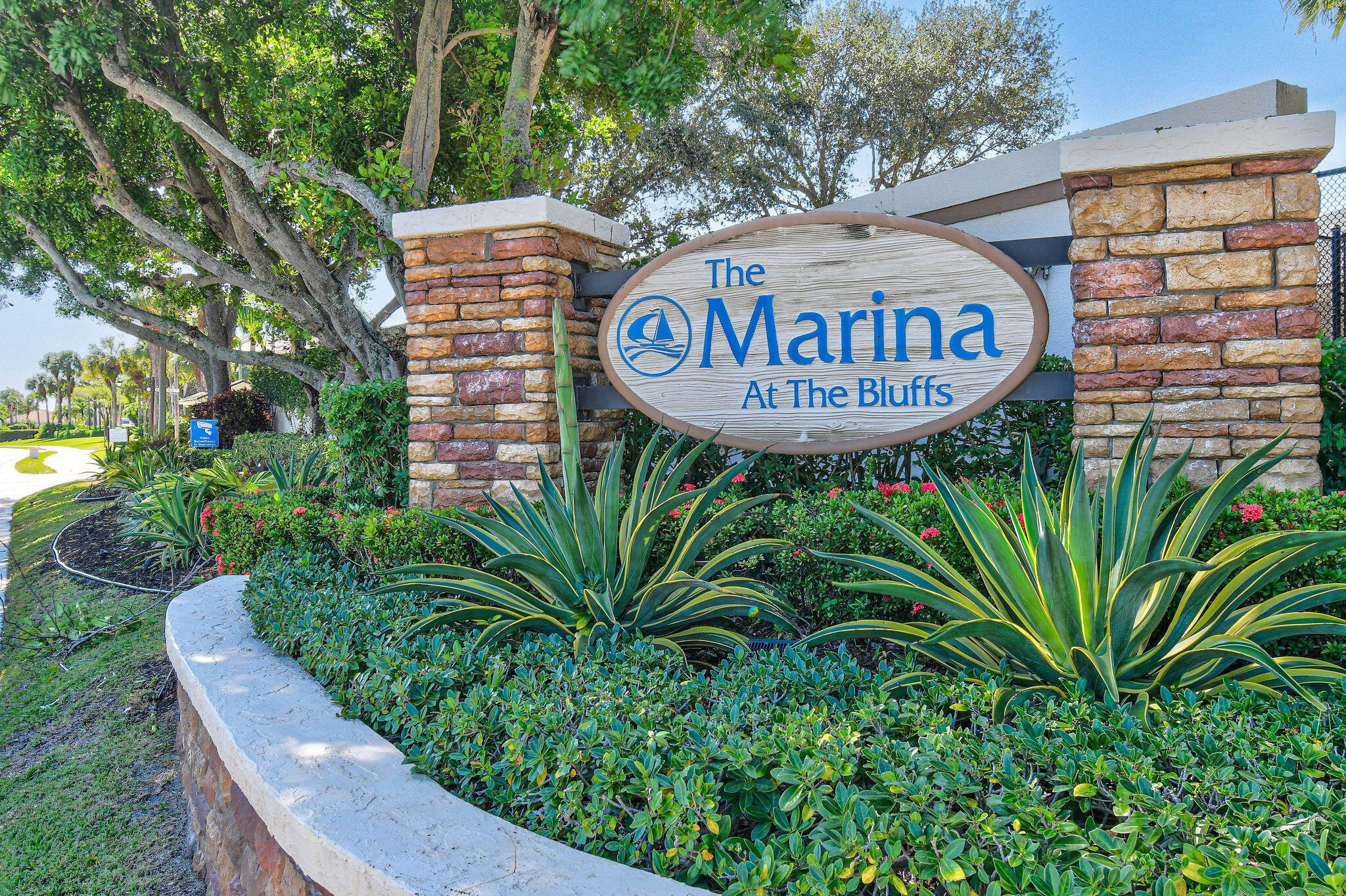 601 Seafarer Circle 304