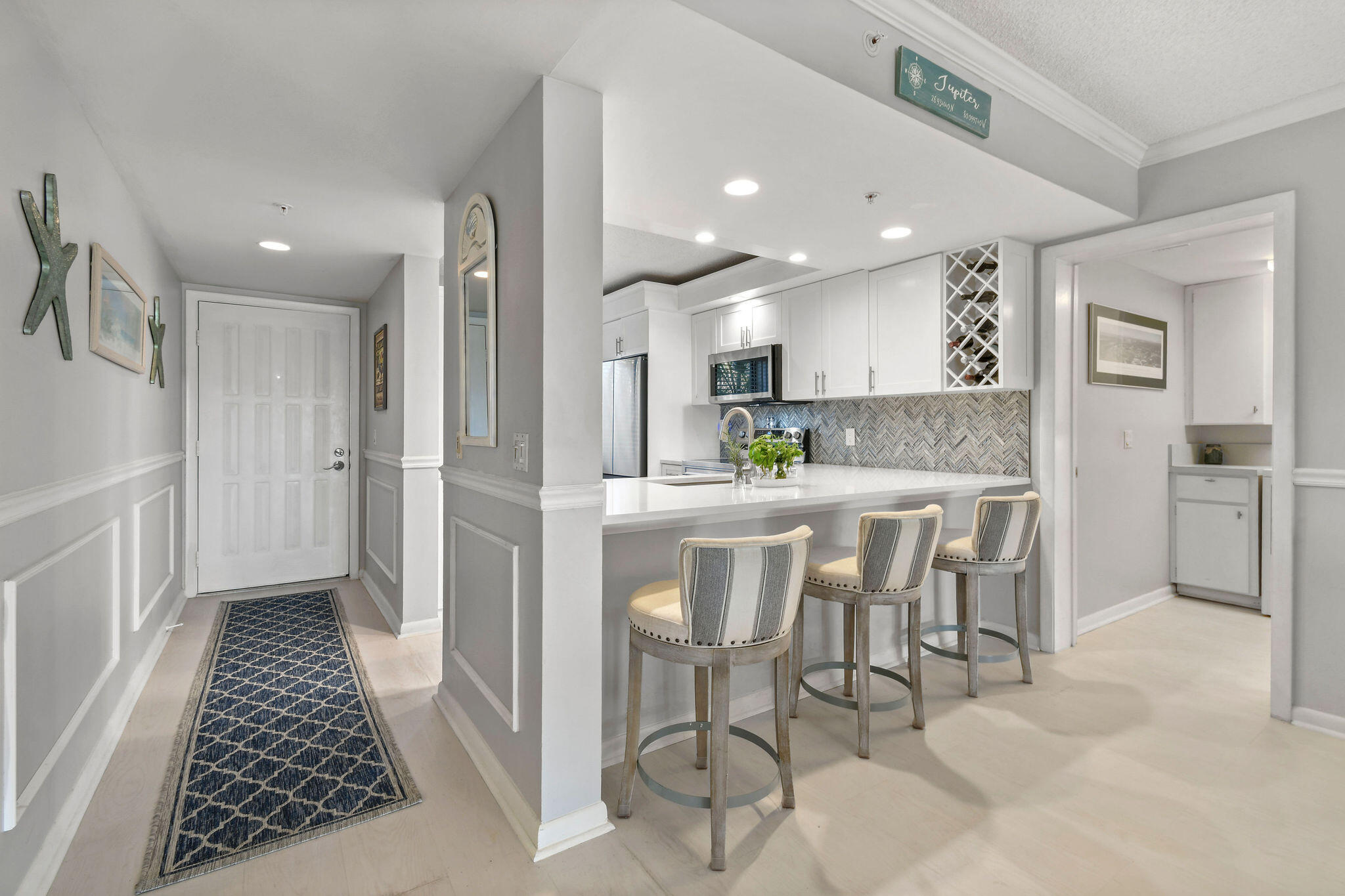 601 Seafarer Circle 304