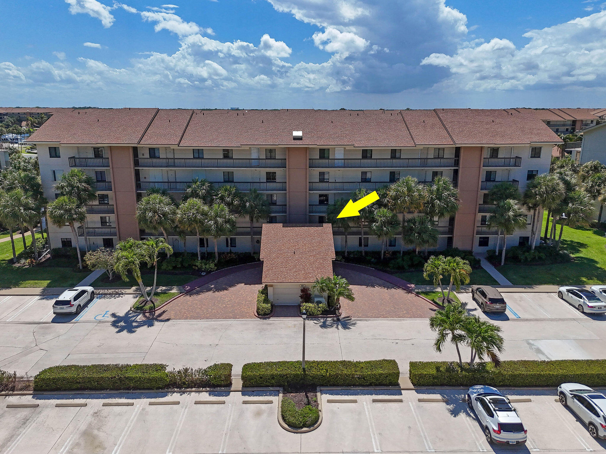 601 Seafarer Circle 304