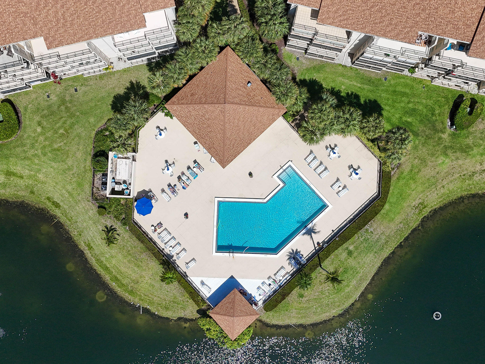 601 Seafarer Circle 304