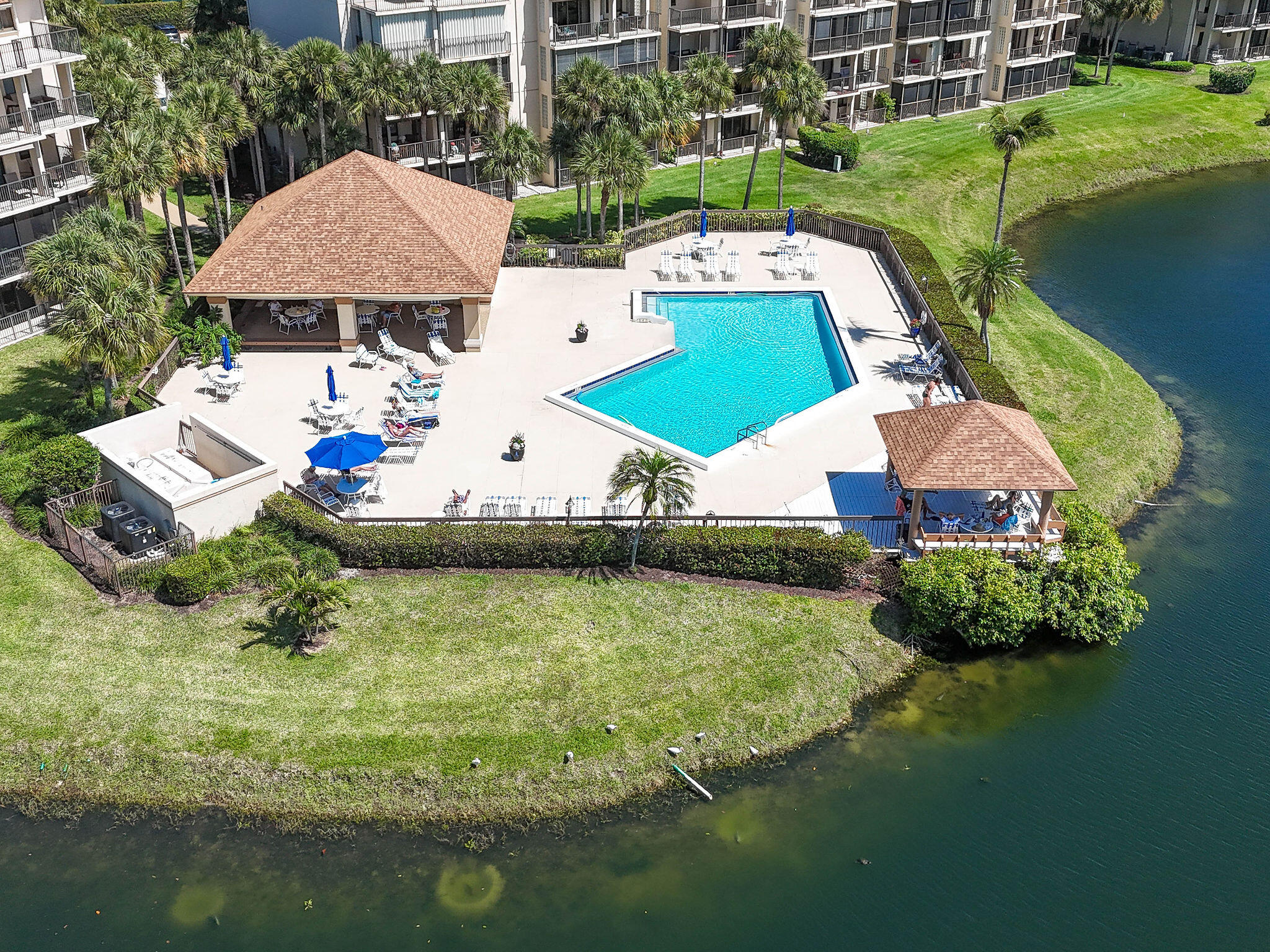 601 Seafarer Circle 304