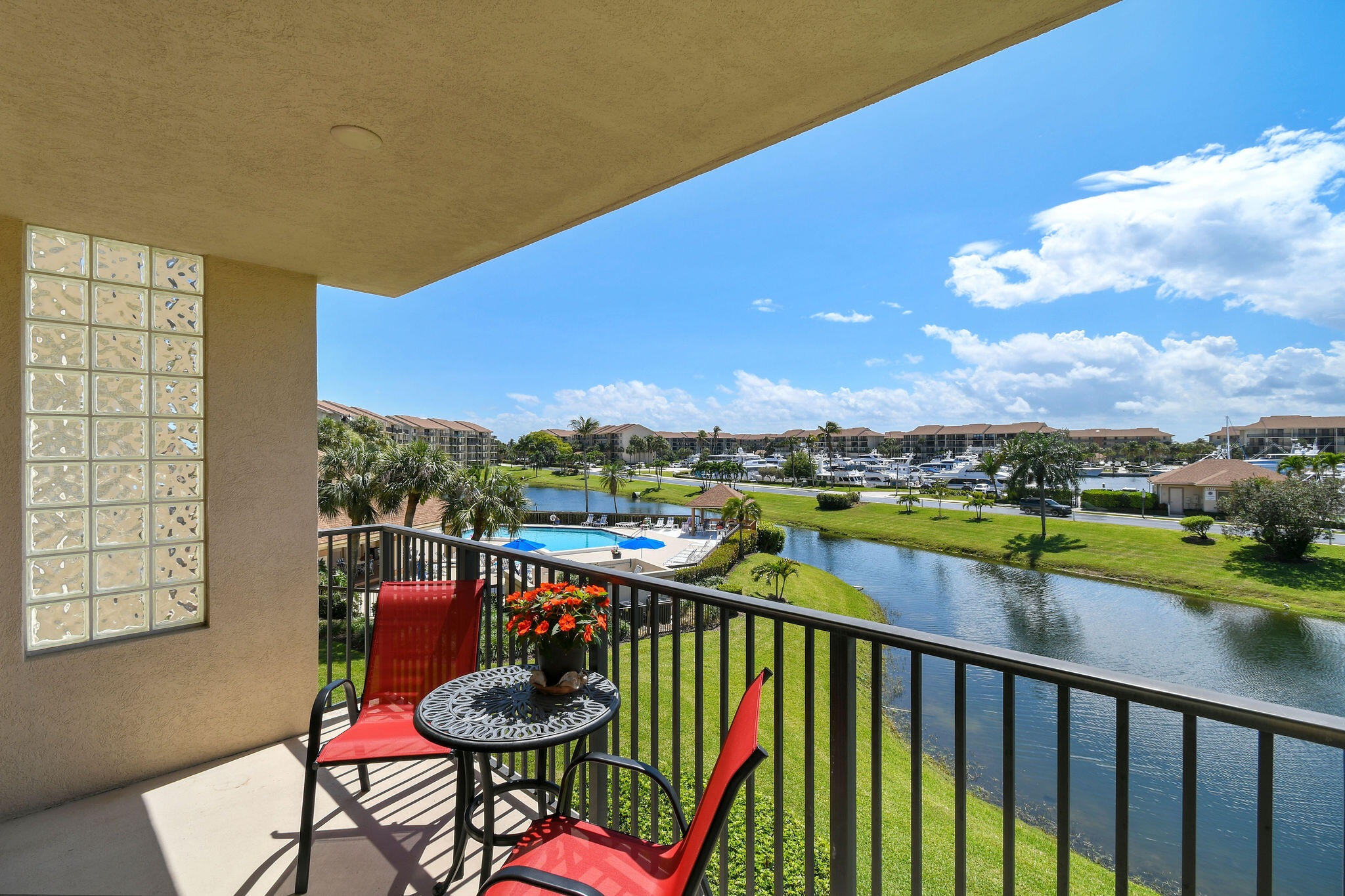 601 Seafarer Circle 304