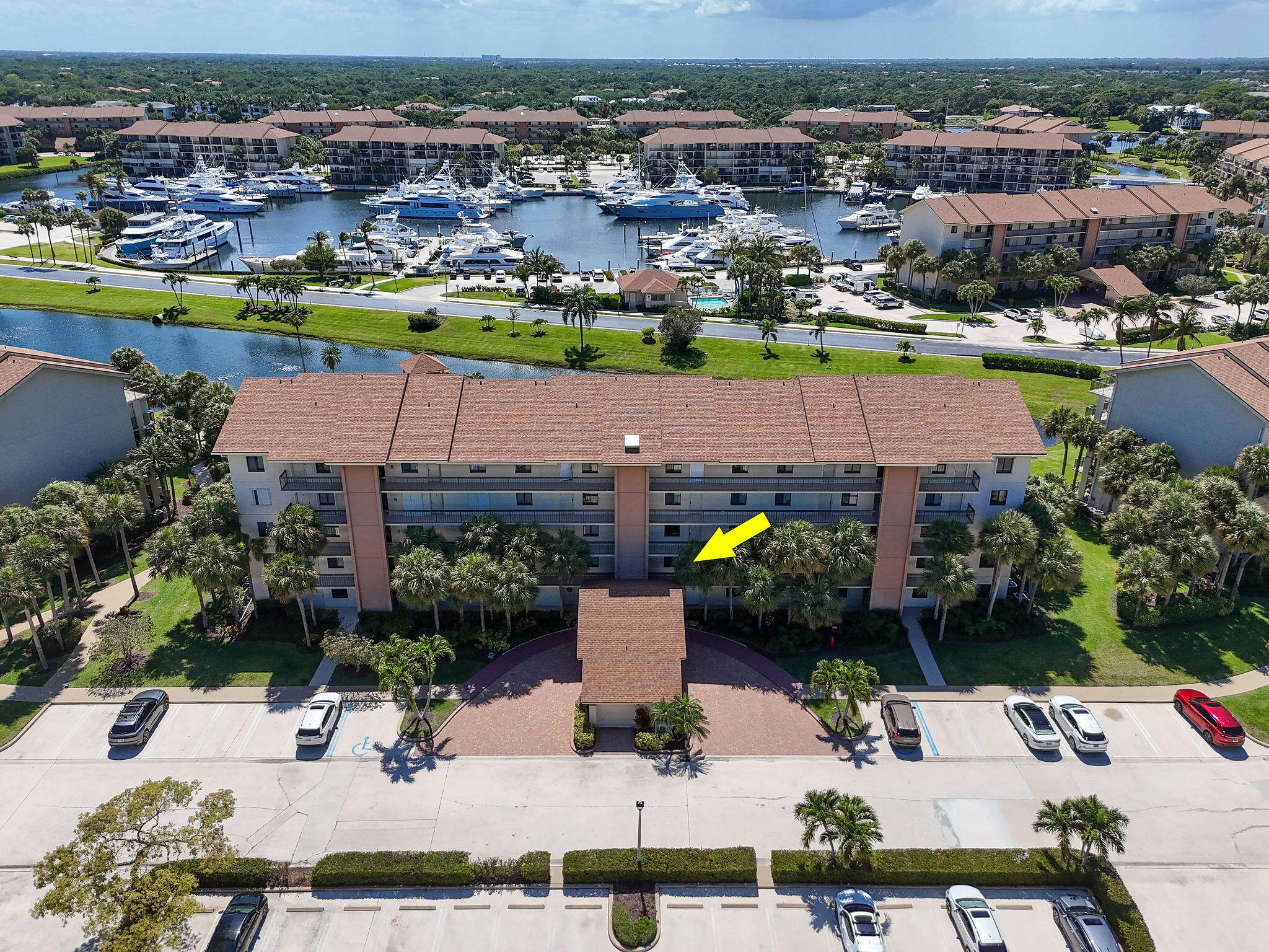 601 Seafarer Circle 304