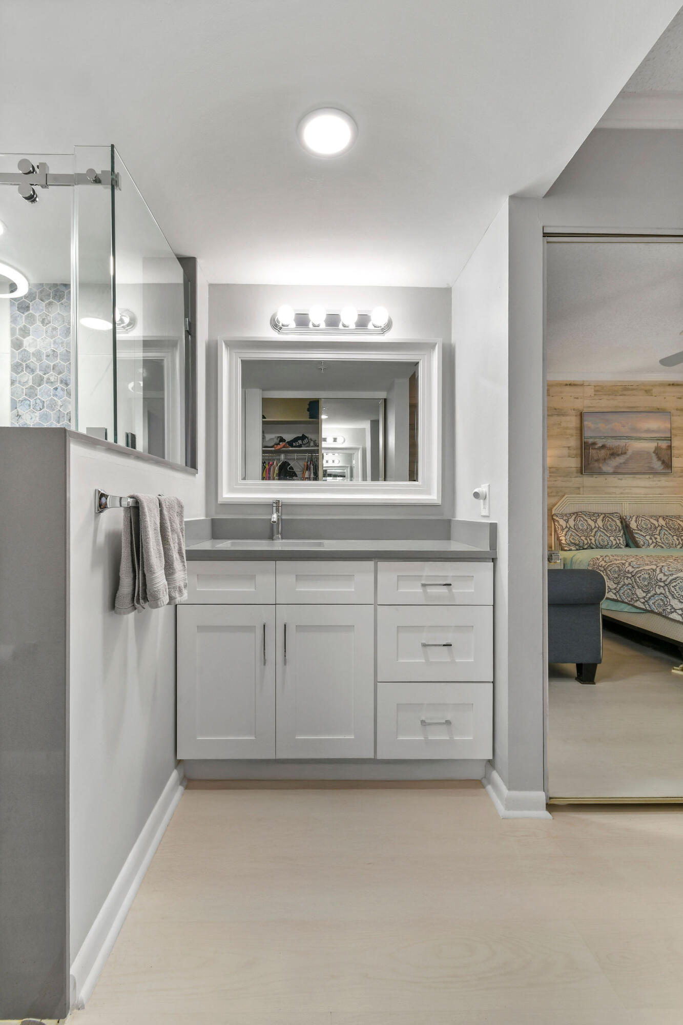 601 Seafarer Circle 304