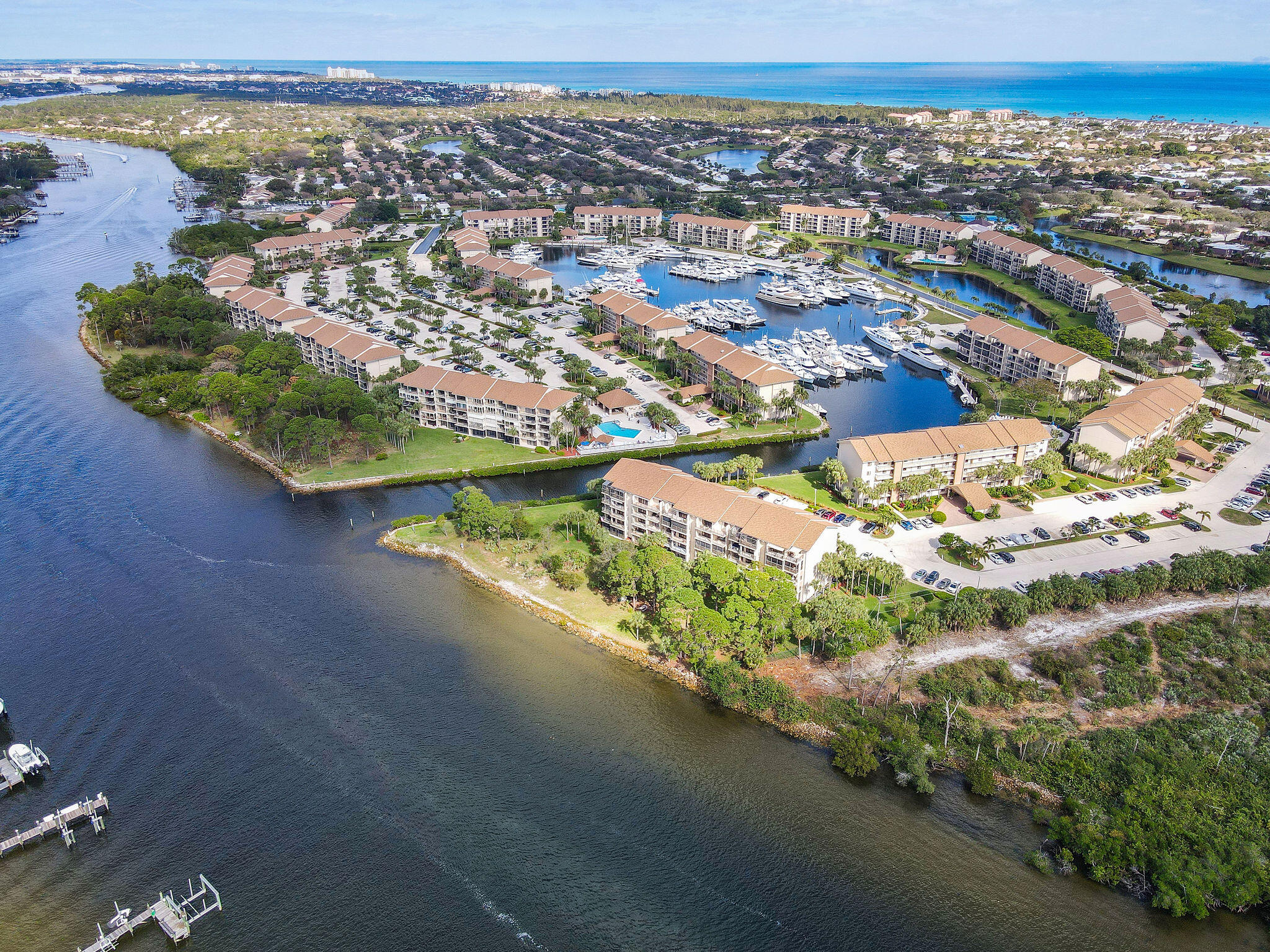 601 Seafarer Circle 304