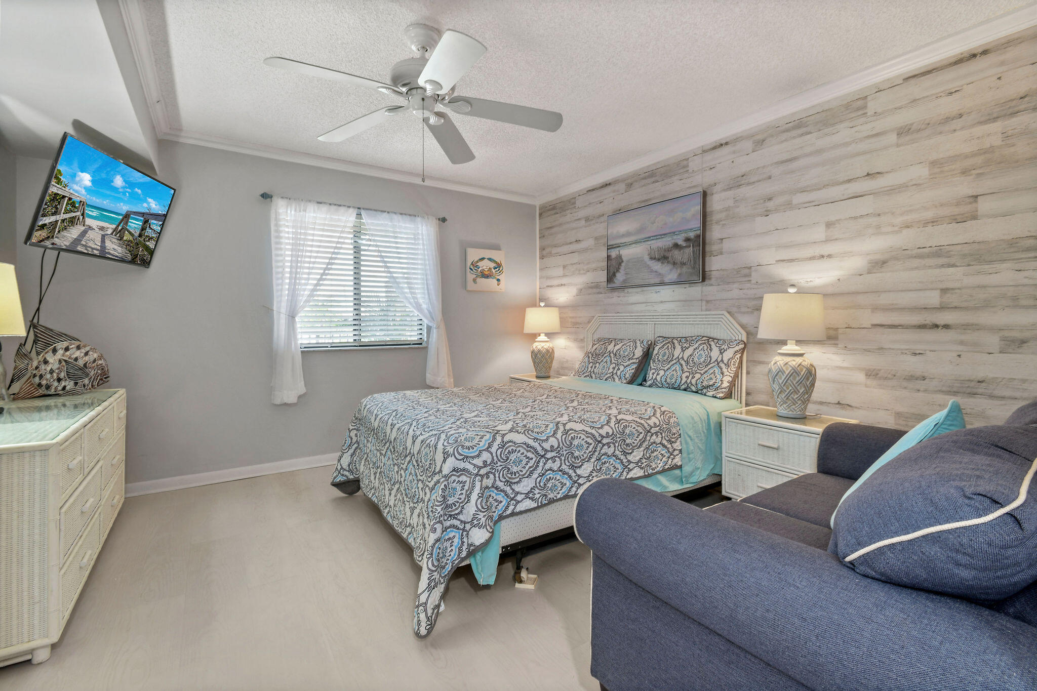 601 Seafarer Circle 304