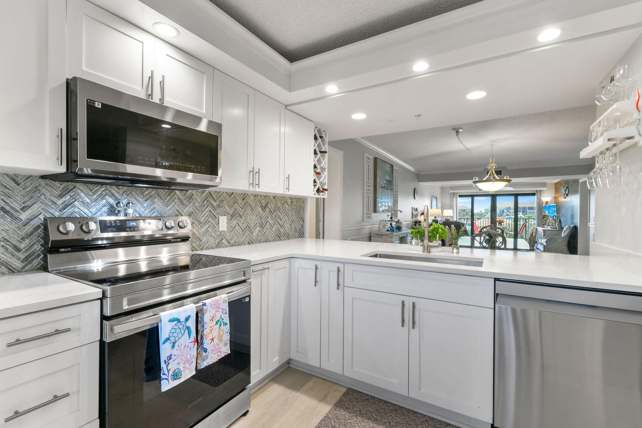 601 Seafarer Circle 304