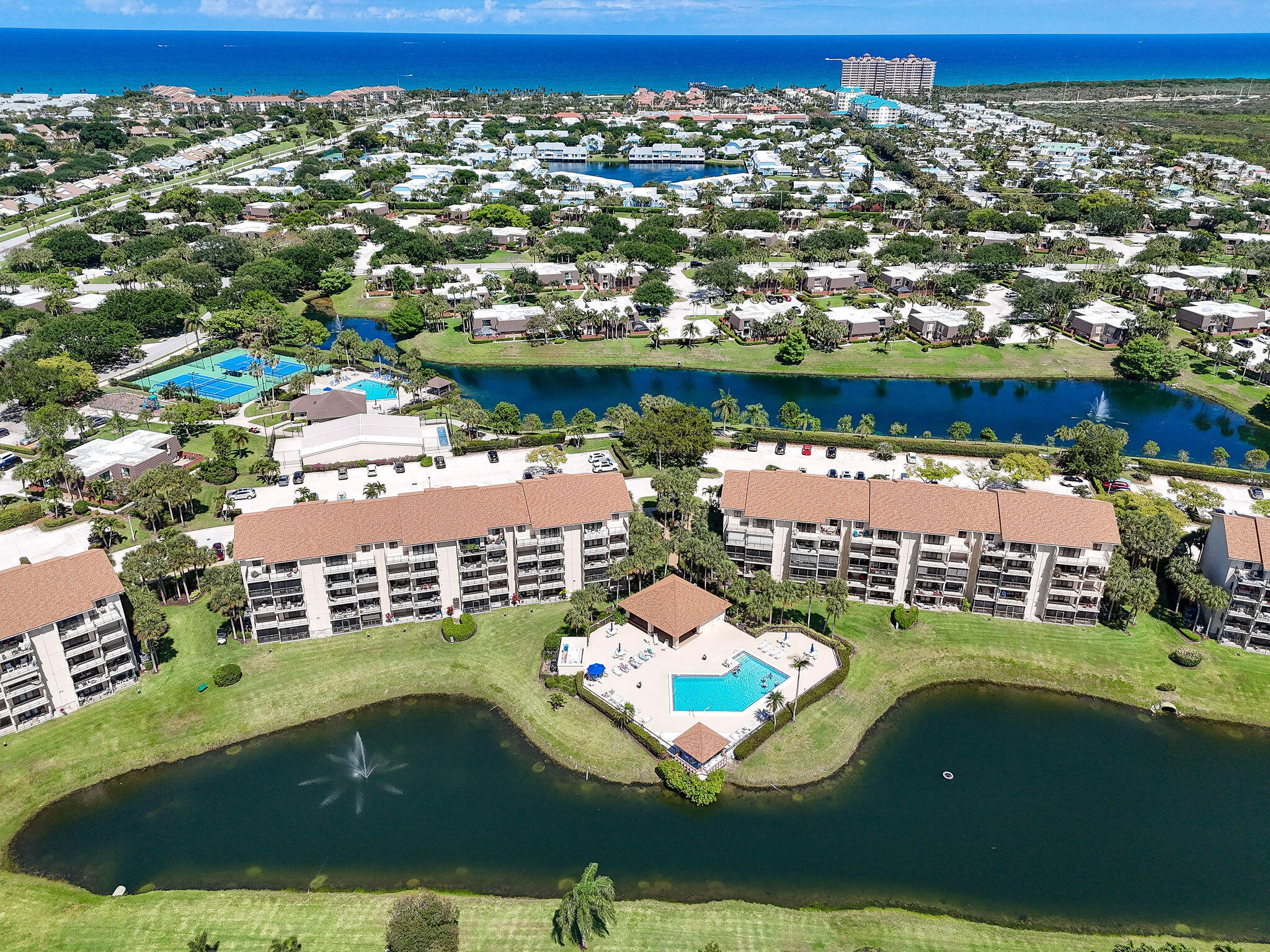 601 Seafarer Circle 304