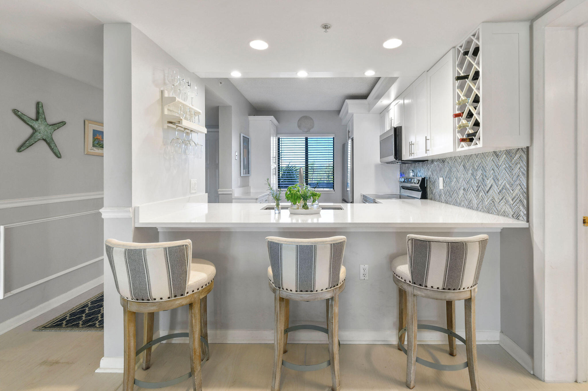 601 Seafarer Circle 304