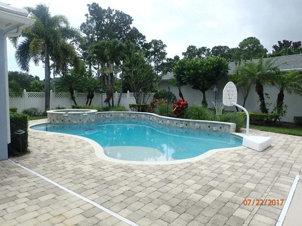 2577 E Community Drive