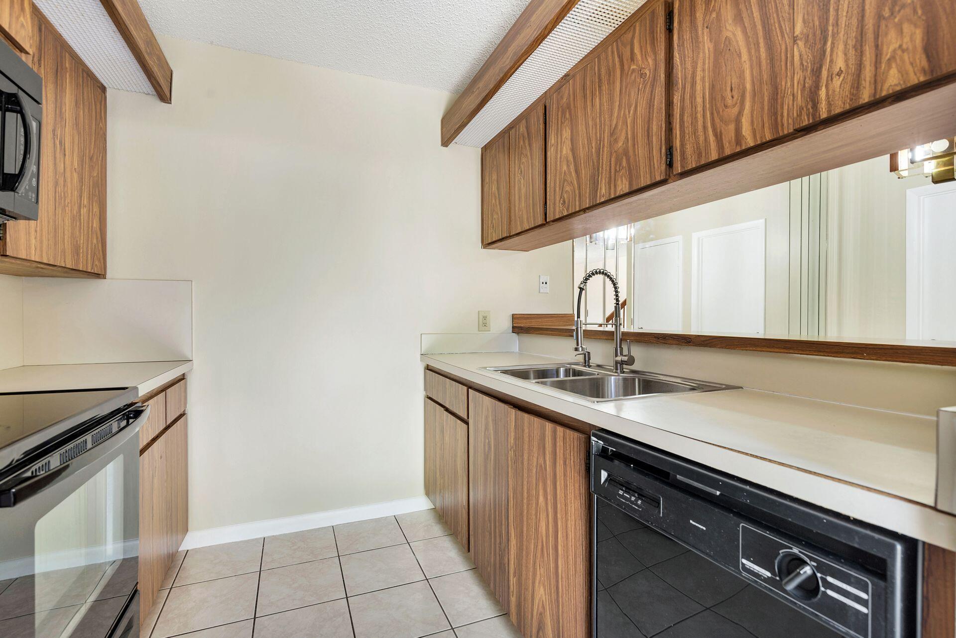 1613 16th Court 22a