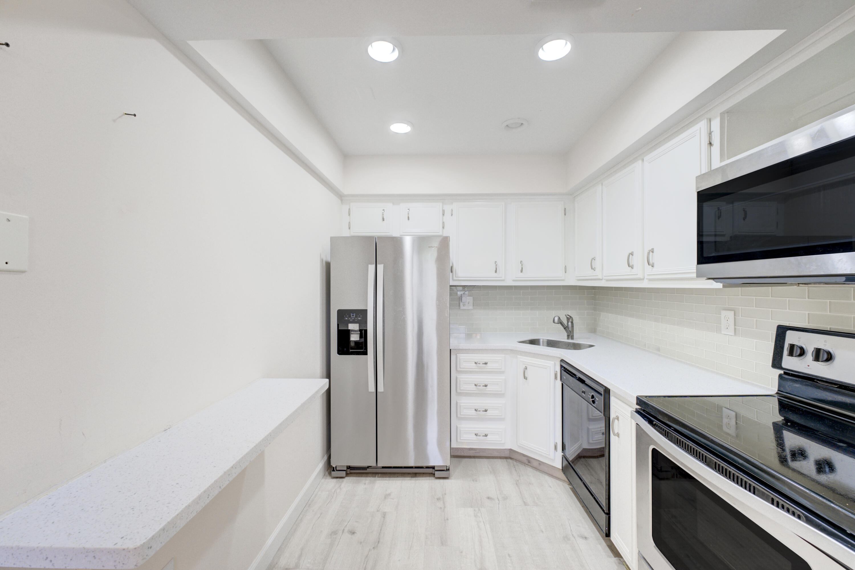 2600 S Kanner Highway V8