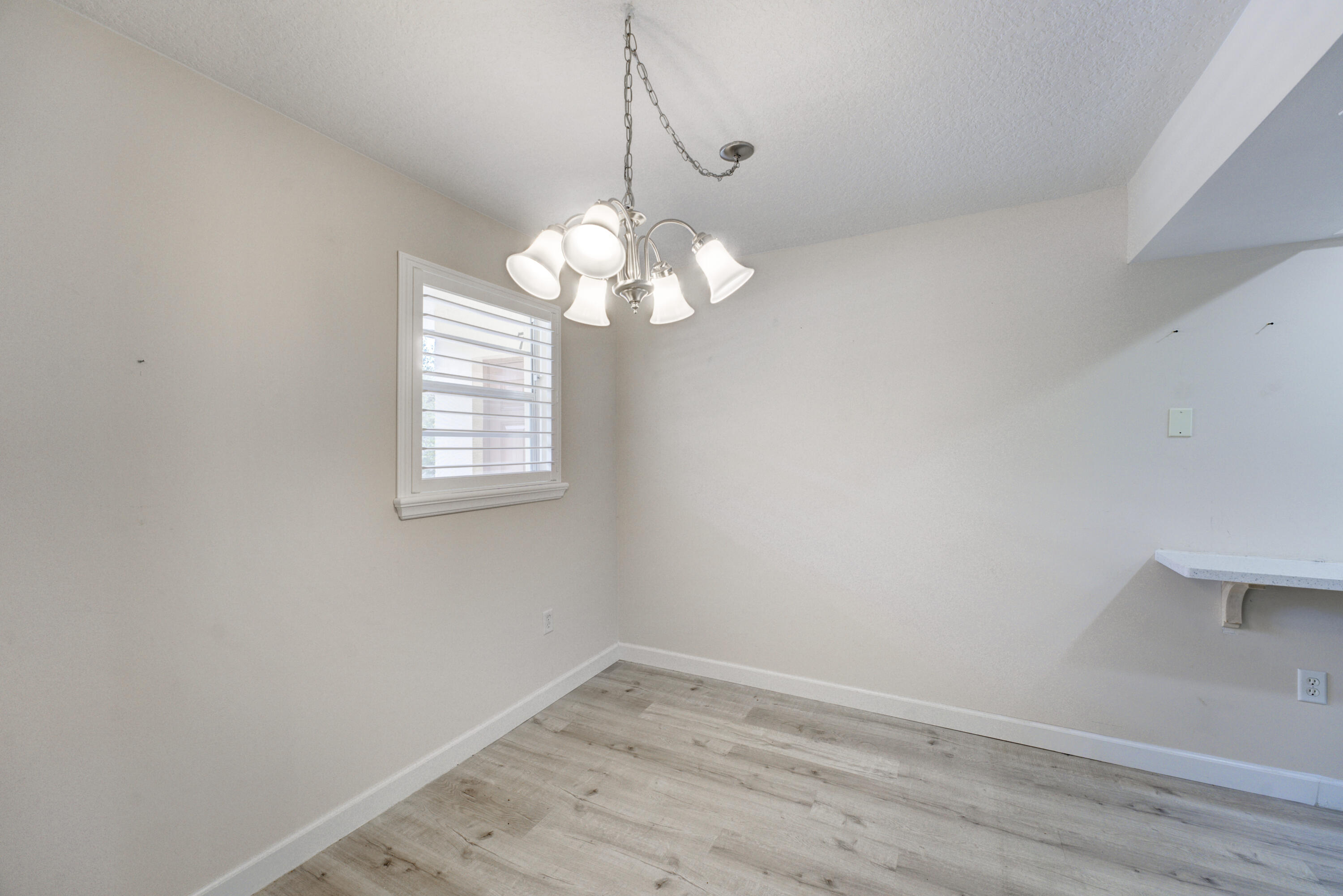 2600 S Kanner Highway V8