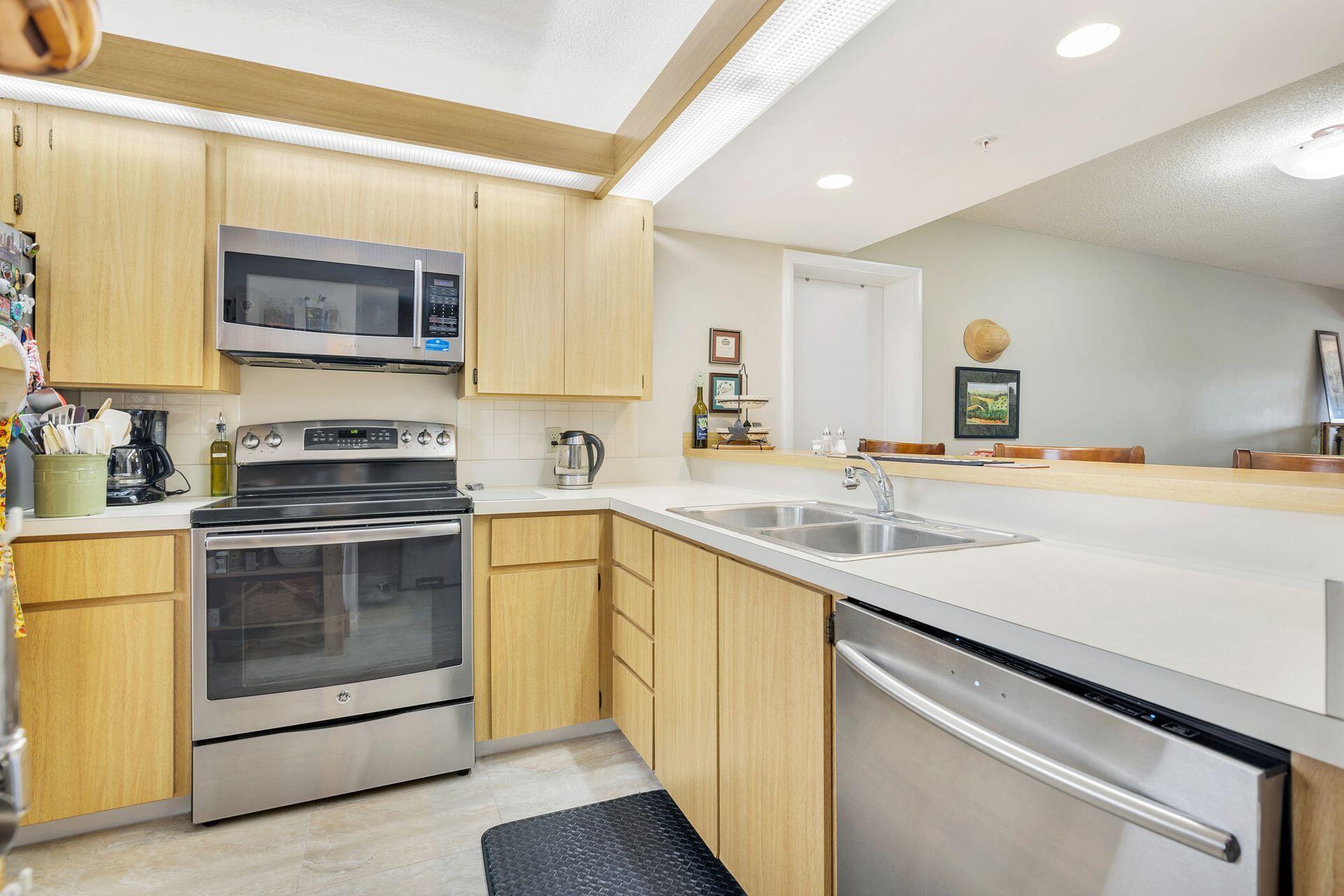 601 Seafarer Circle 302