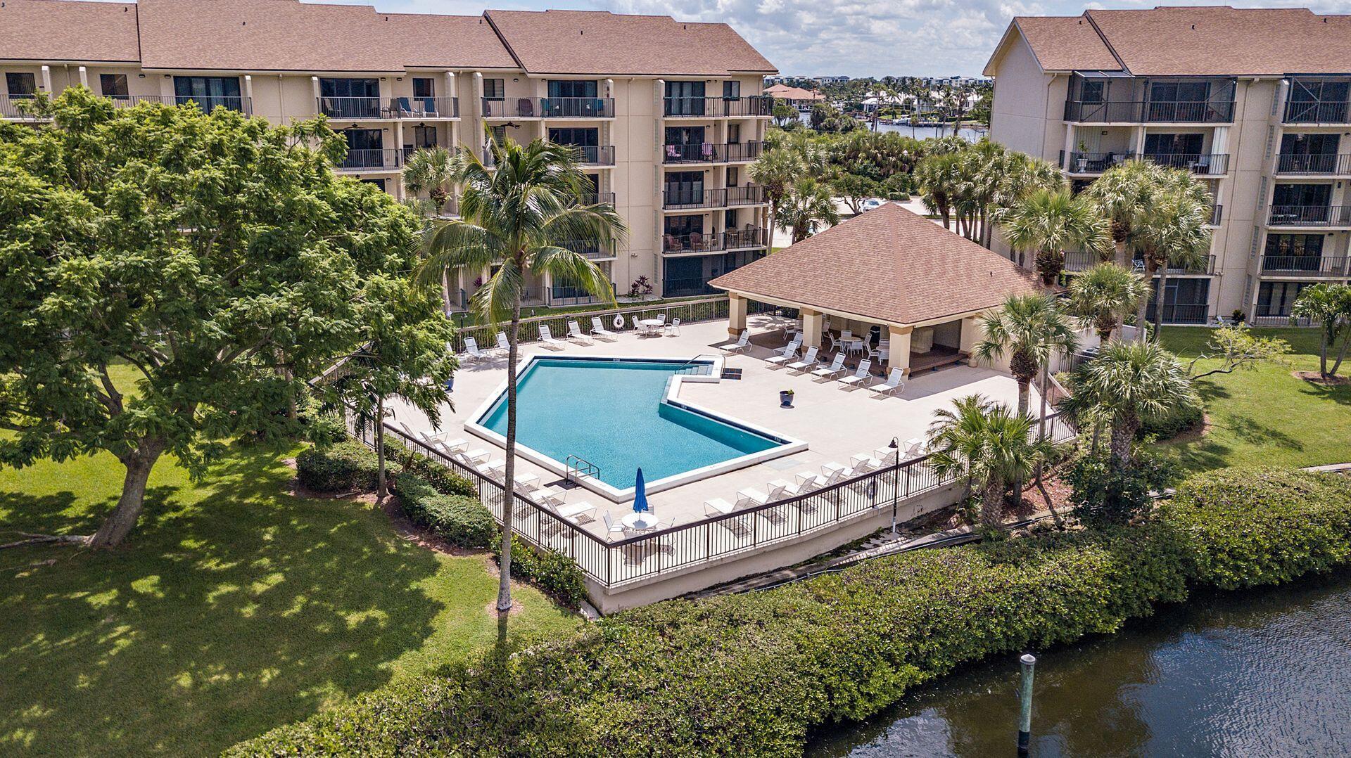 601 Seafarer Circle 302