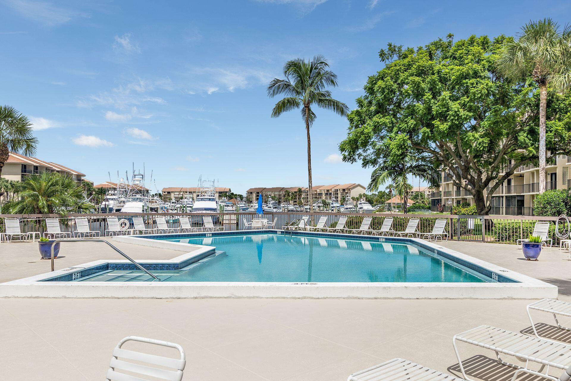 601 Seafarer Circle 302