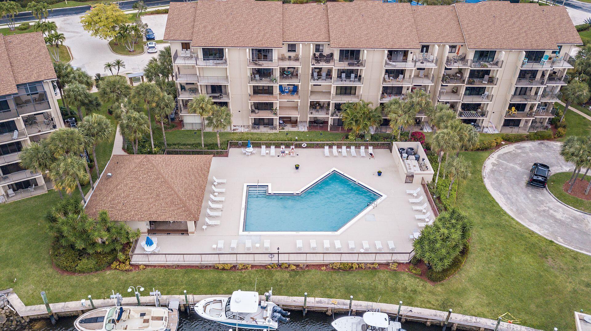 601 Seafarer Circle 302