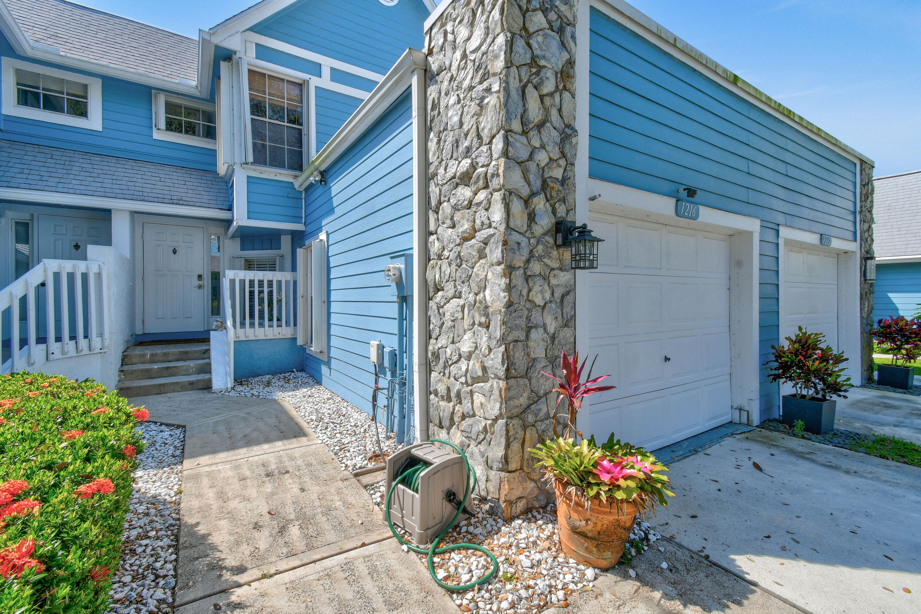 1216 Ocean Dunes Circle