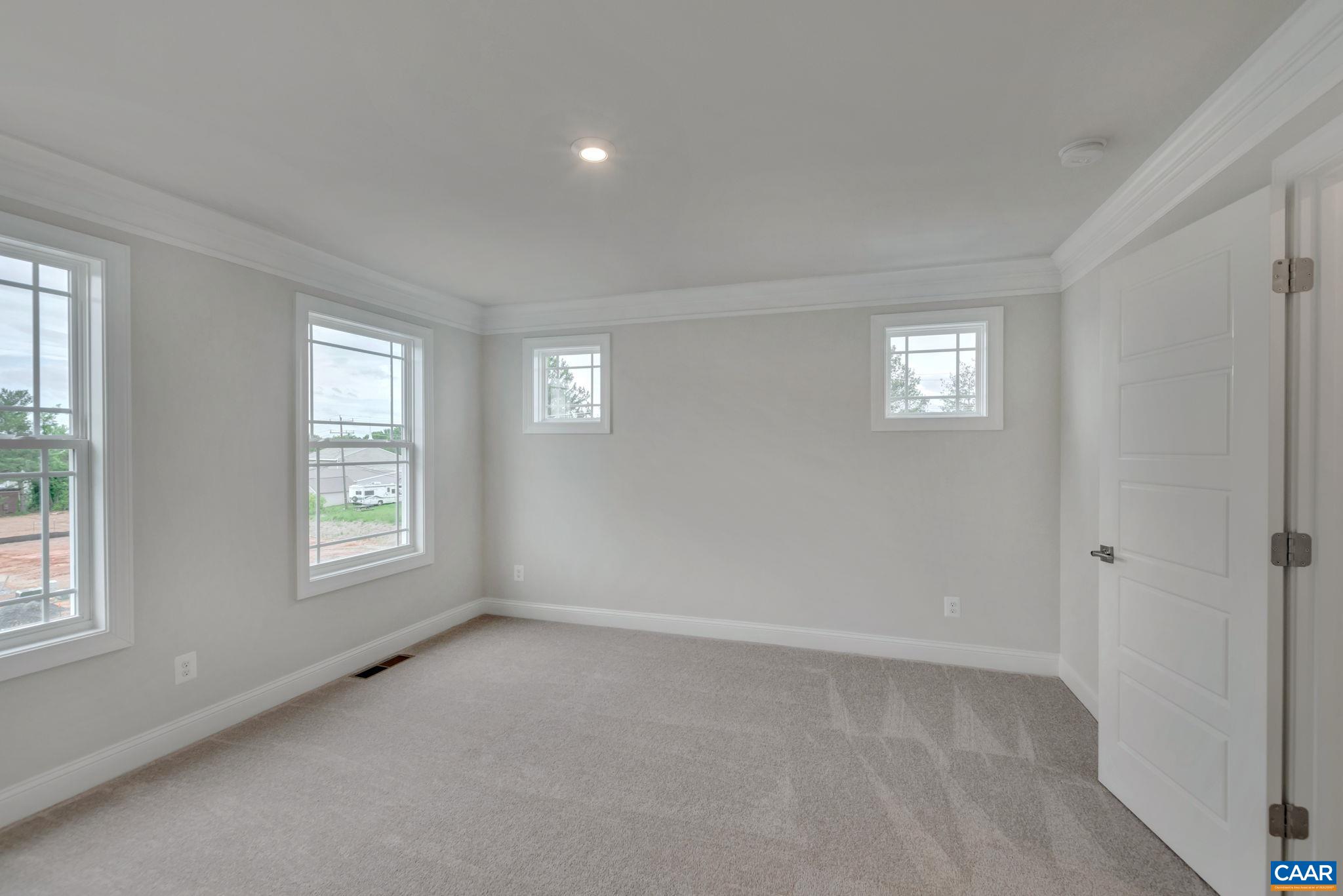 1246 LACONIA LN