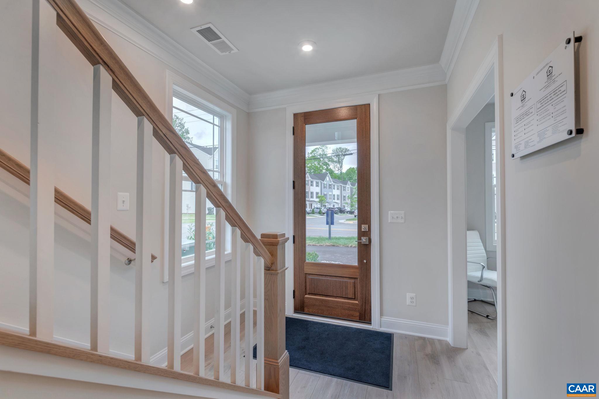 1246 LACONIA LN
