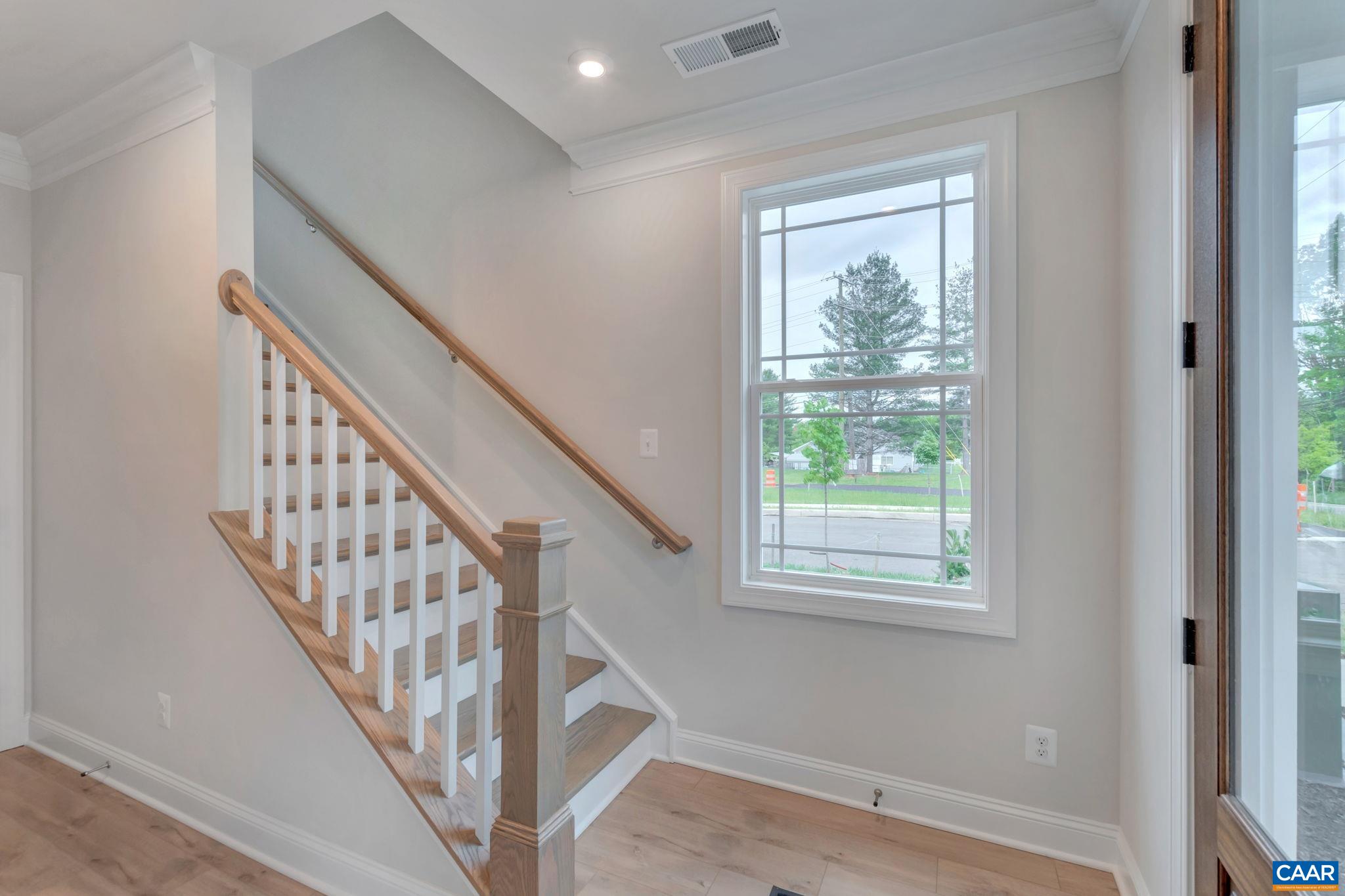 1246 LACONIA LN