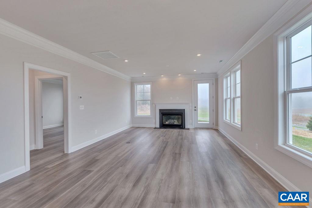 855 ARBOLEDA DR