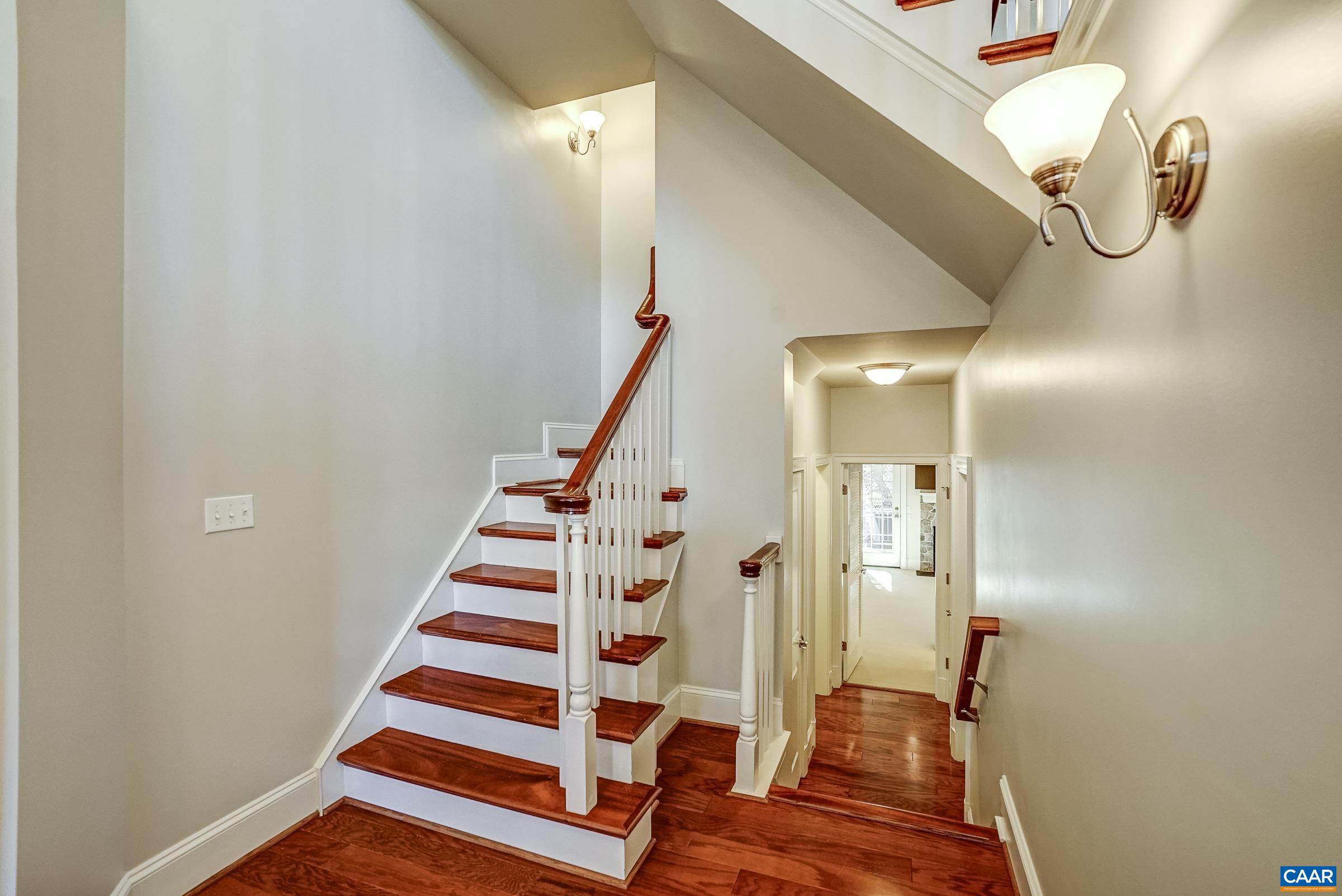 646 EIGHT WOODS LN