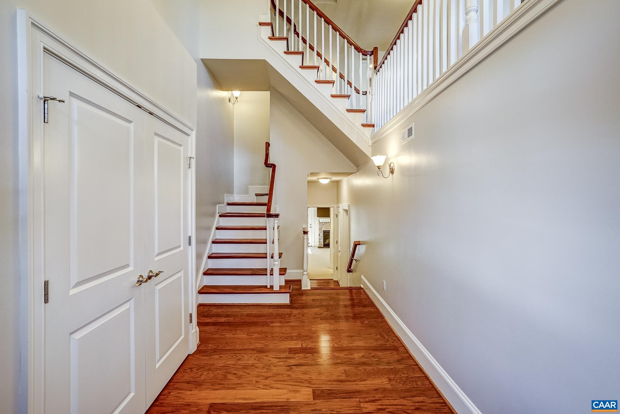 646 EIGHT WOODS LN