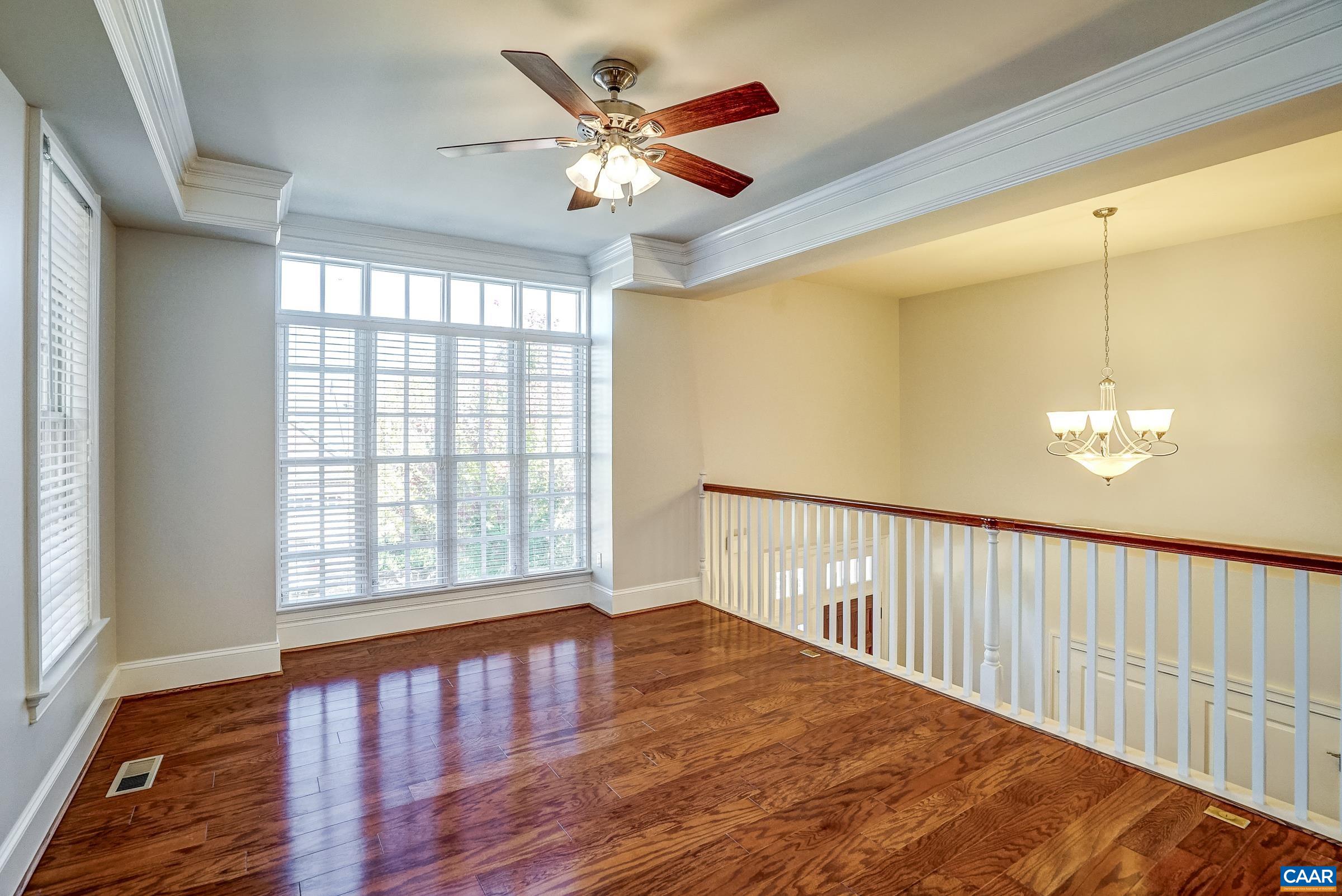 646 EIGHT WOODS LN