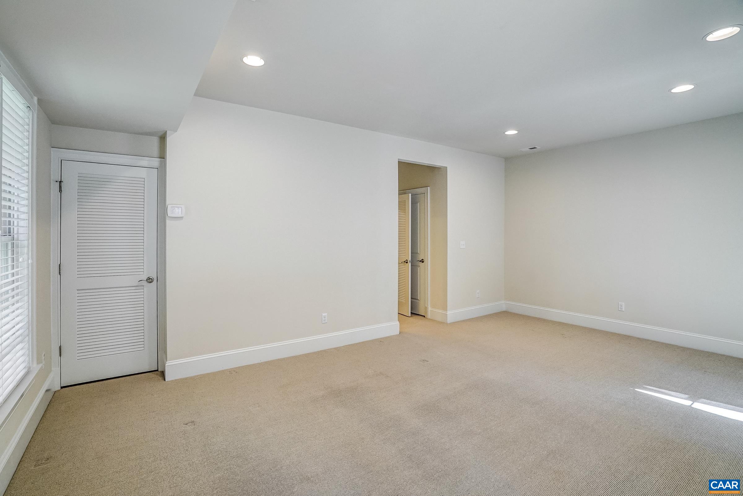 646 EIGHT WOODS LN