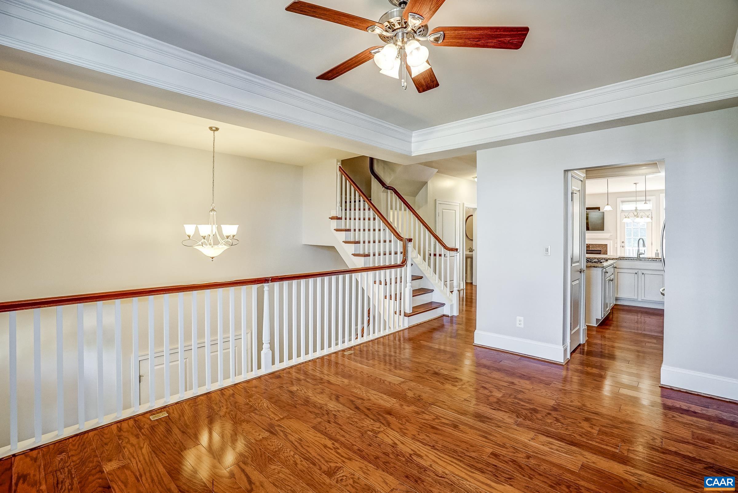 646 EIGHT WOODS LN