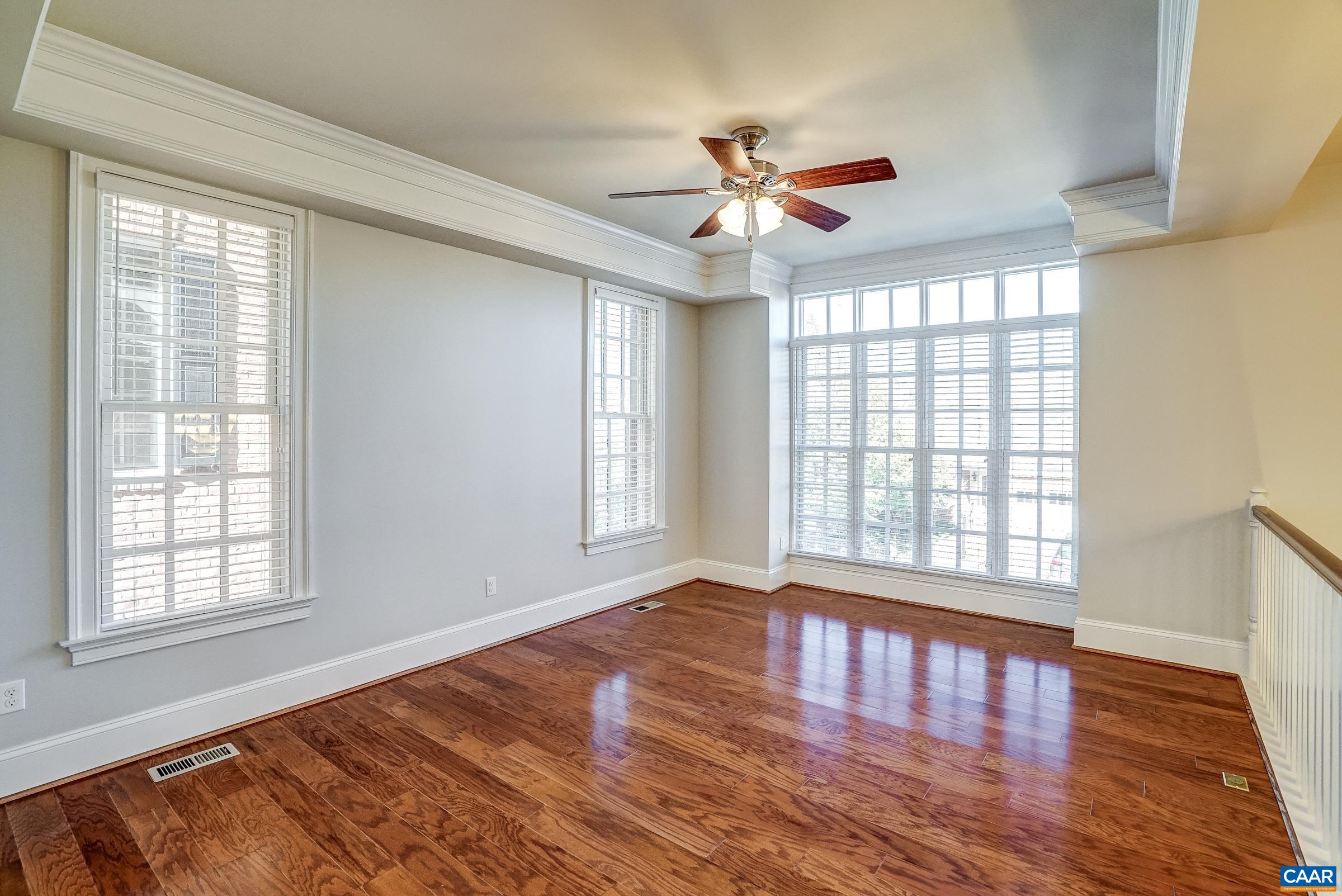 646 EIGHT WOODS LN