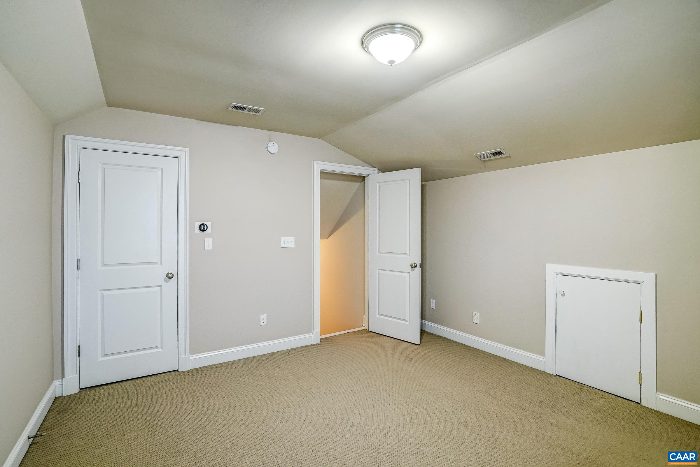 646 EIGHT WOODS LN