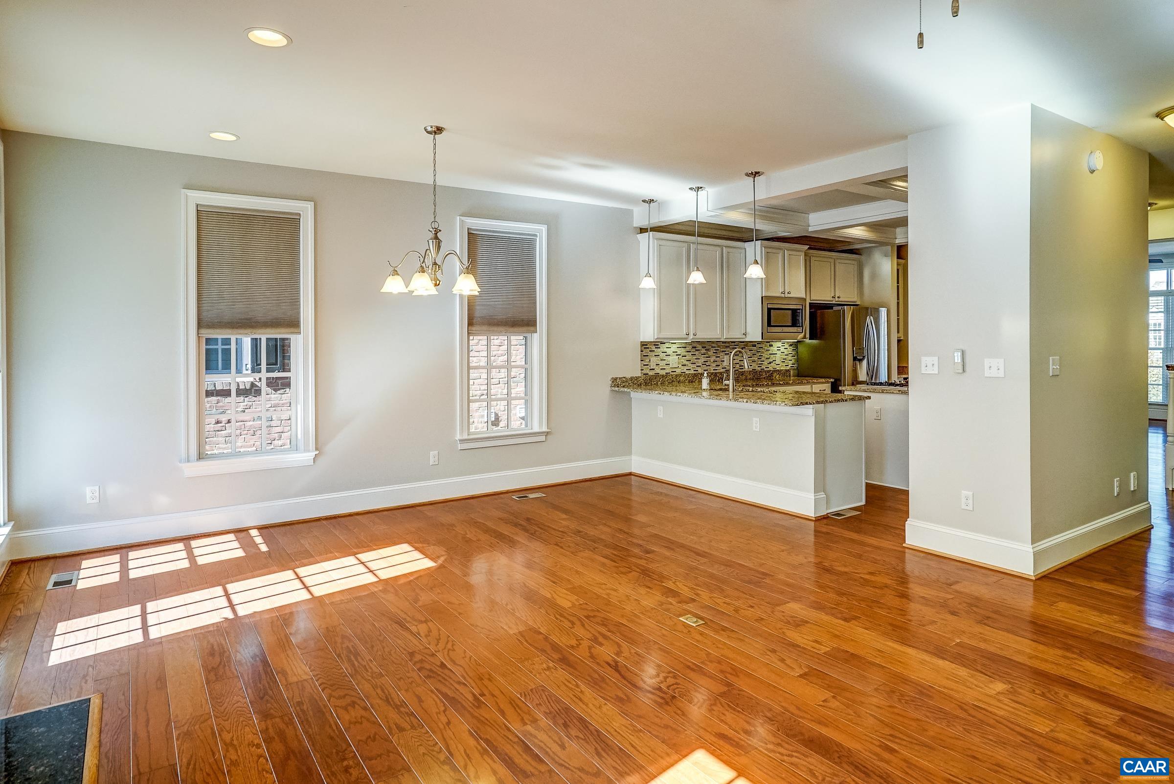 646 EIGHT WOODS LN