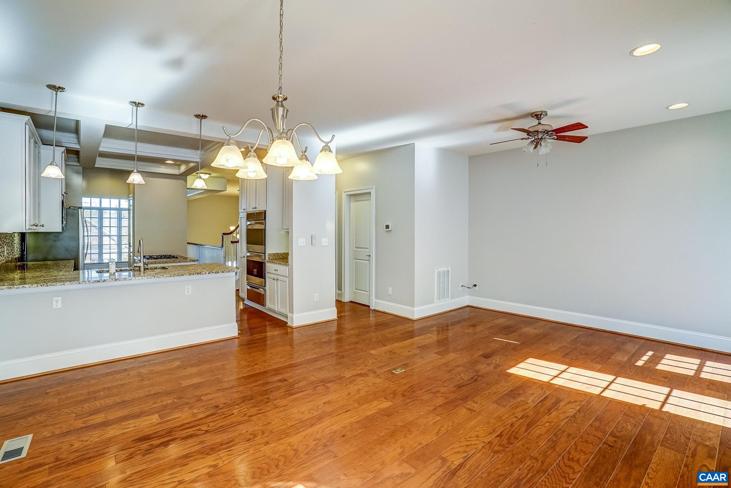 646 EIGHT WOODS LN
