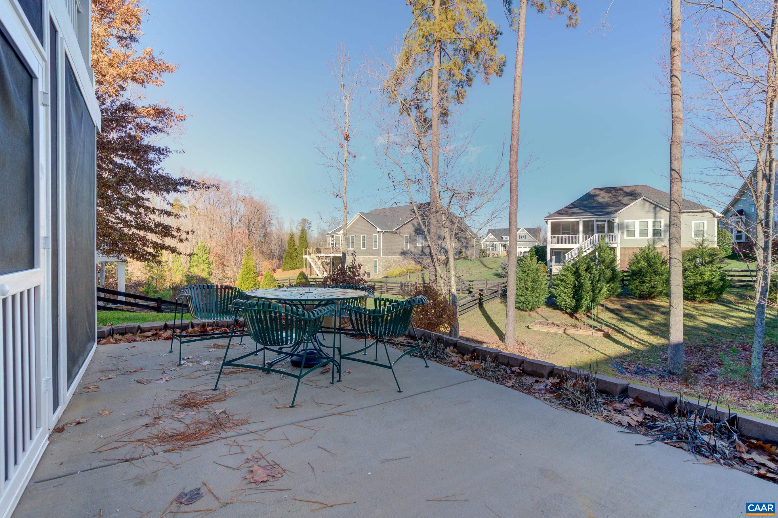 80 APPLEWOOD DR