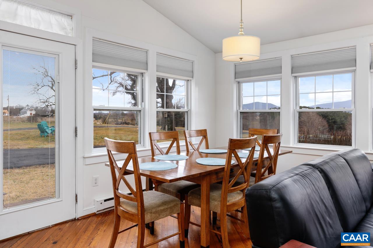 106 VISTA HEIGHTS DR